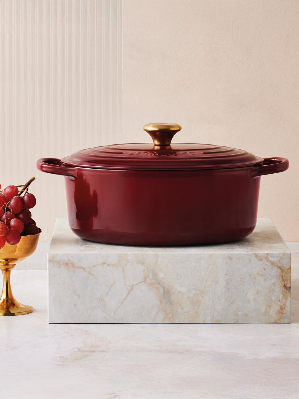Collection Oval Cast Iron Casserole Signature