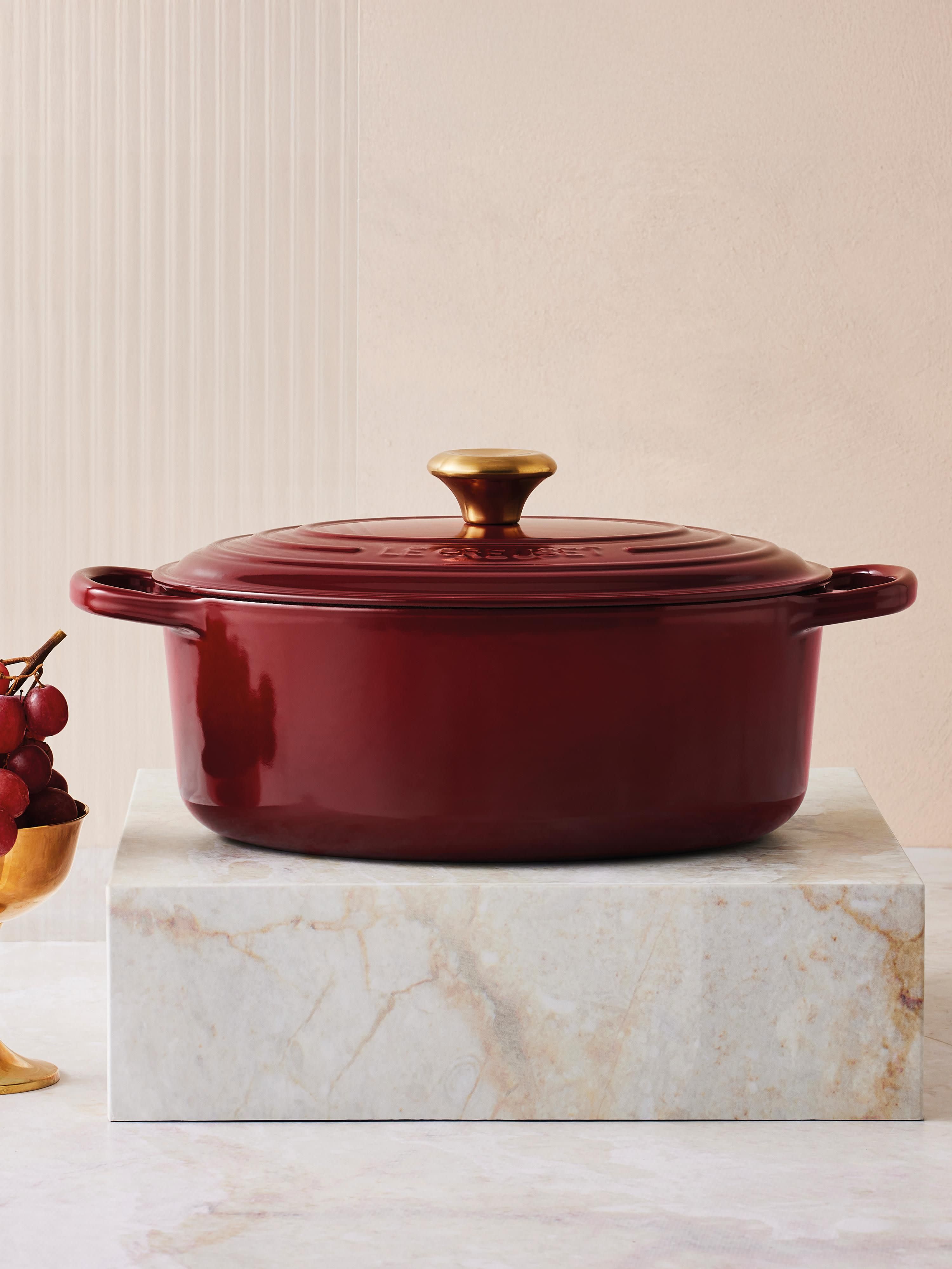 Collection Oval Cast Iron Casserole Signature