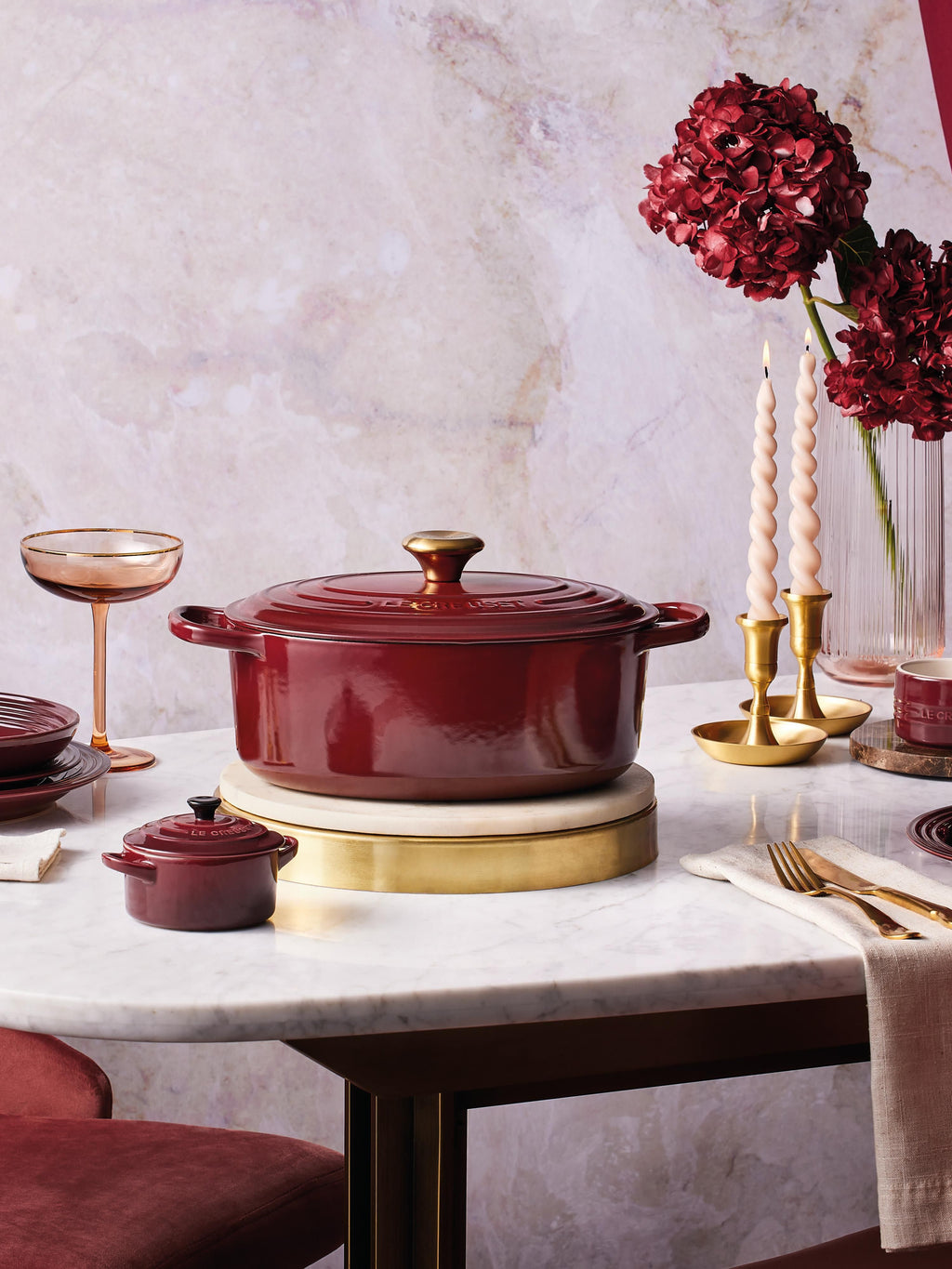 Collection Oval Cast Iron Casserole Signature