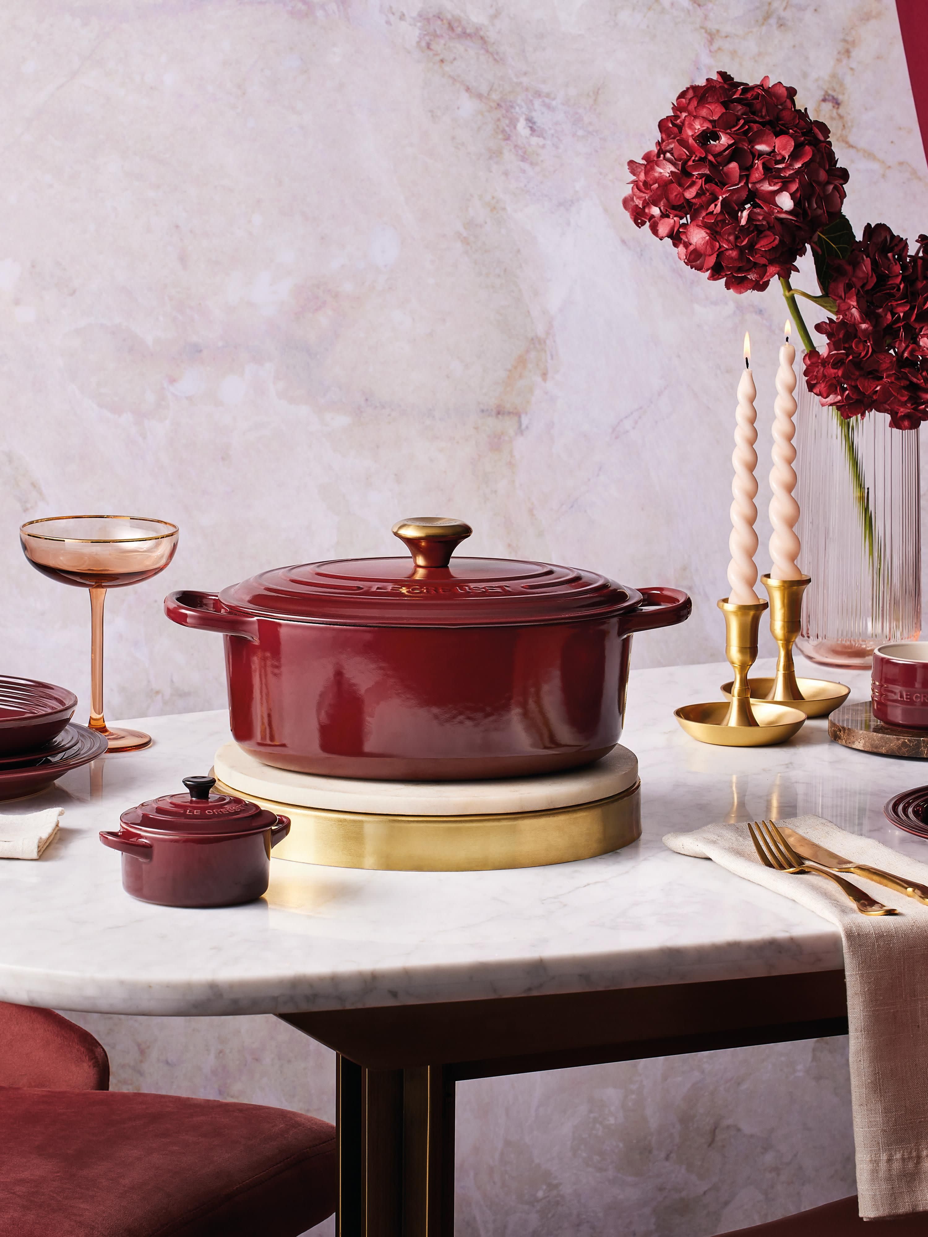 Collection Oval Cast Iron Casserole Signature