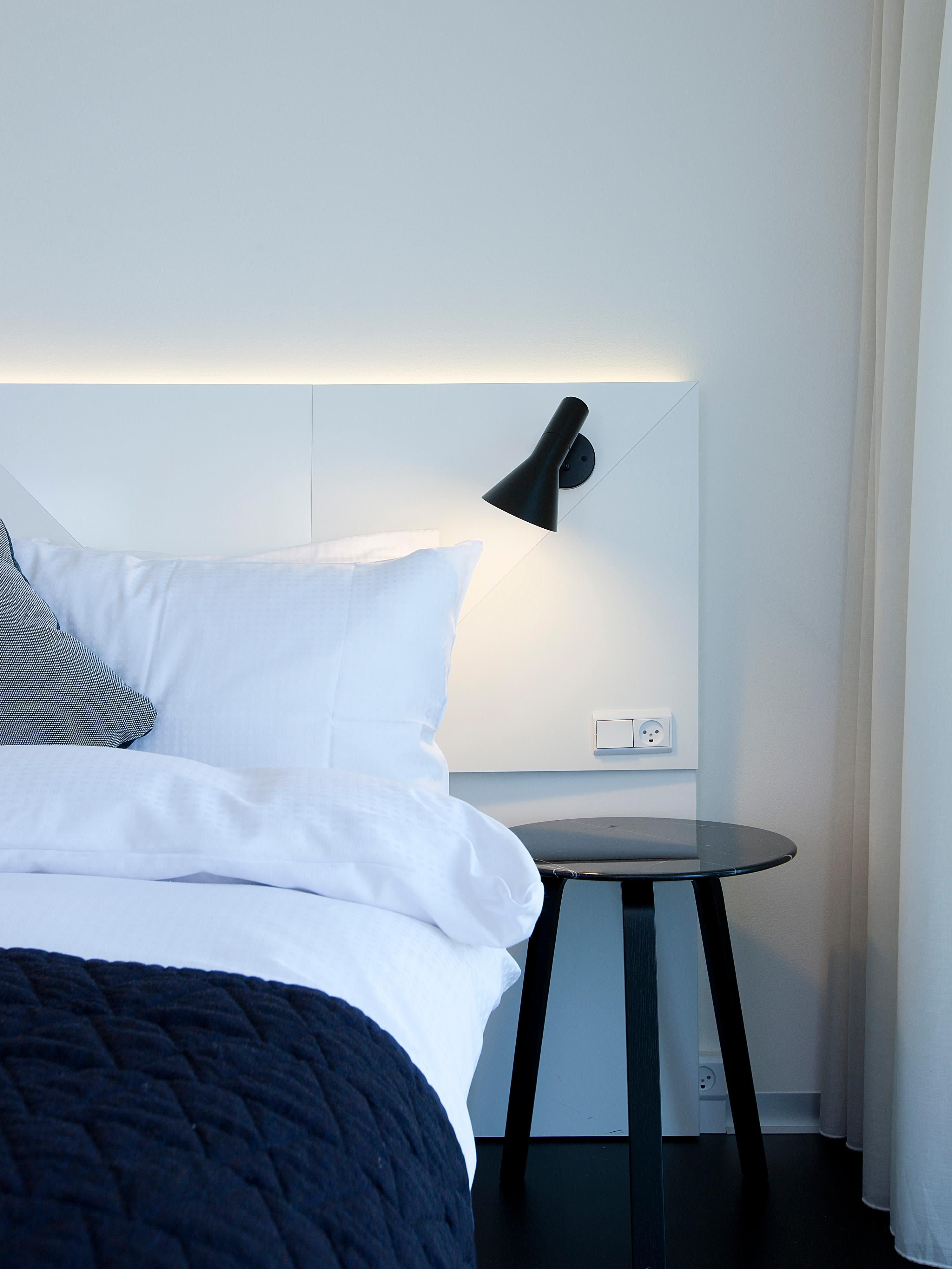 AJ Wall Lamp