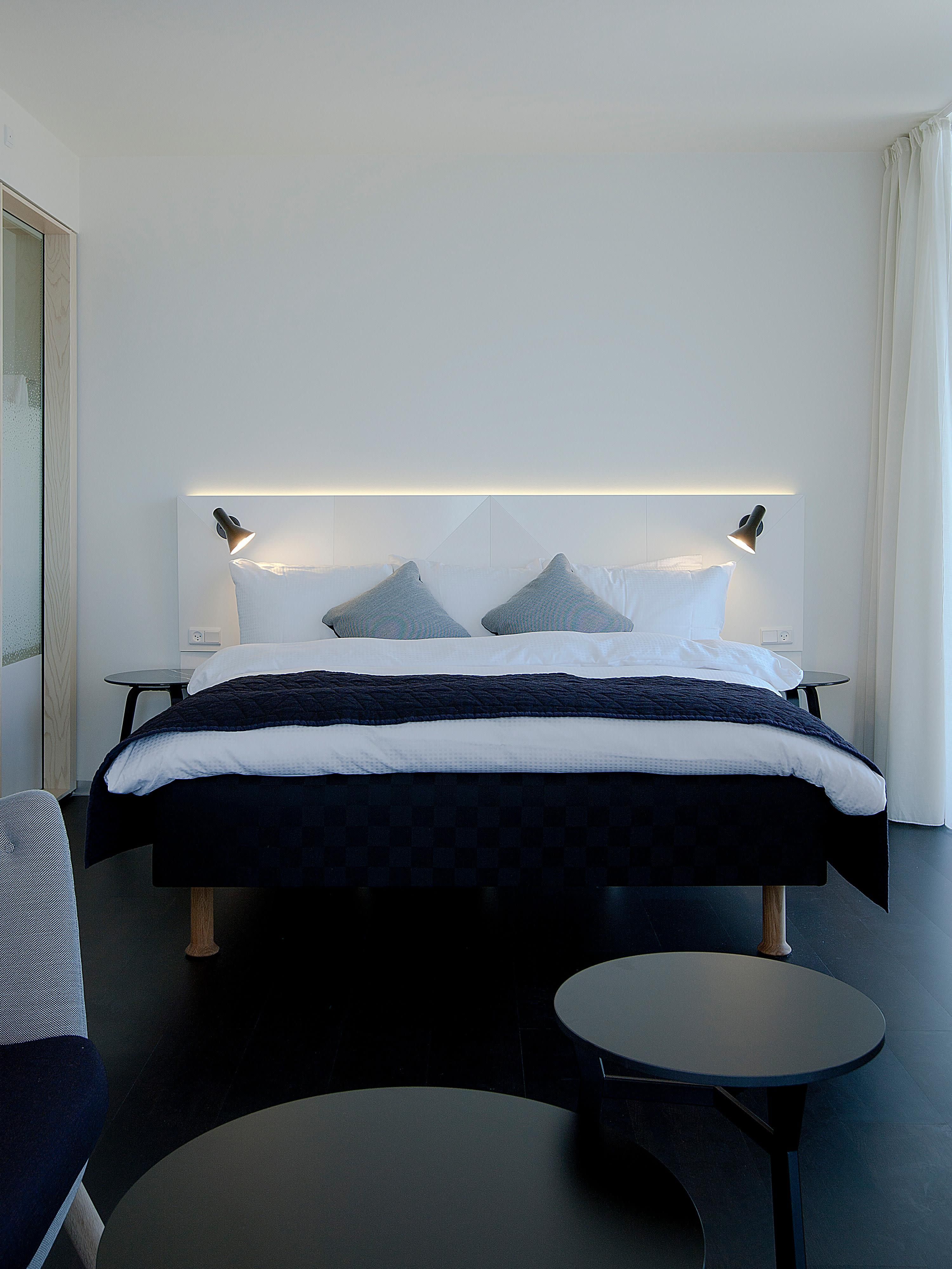 AJ Wall Lamp