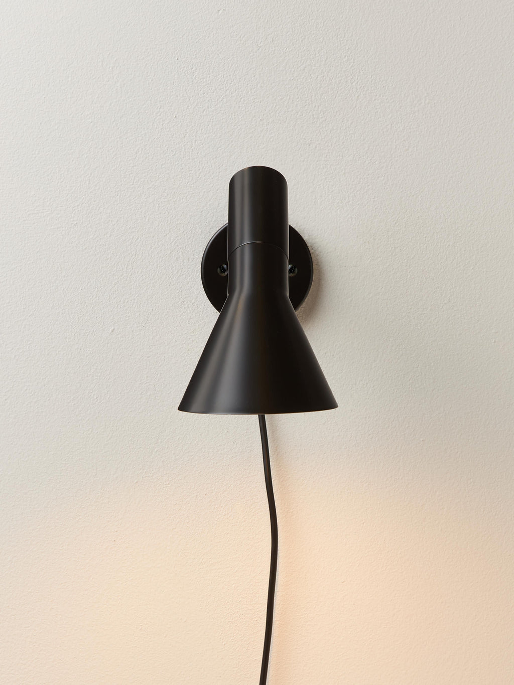 AJ Wall Lamp with Plug