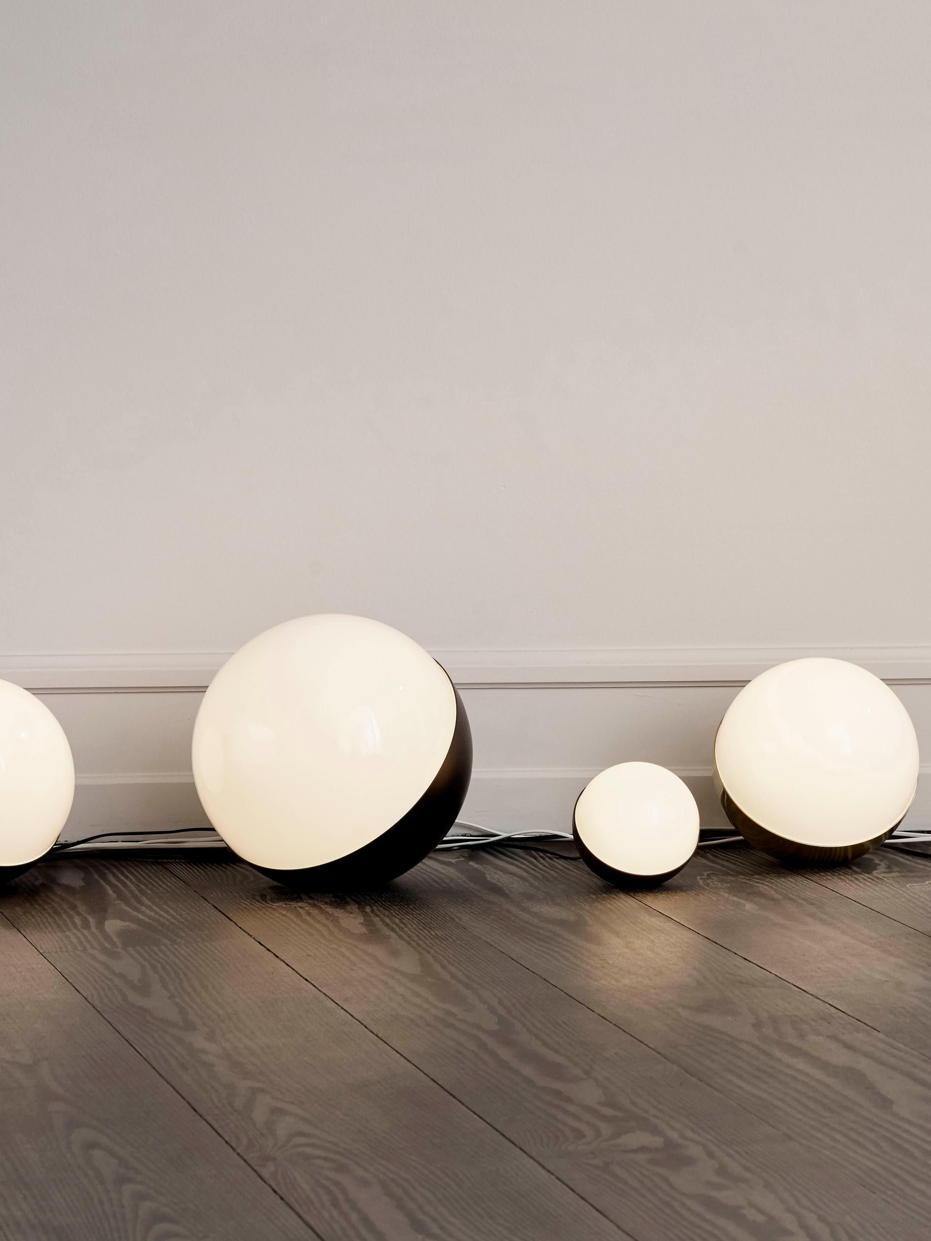 Studio Mouth-Blown Dimmable Table Lamp VL
