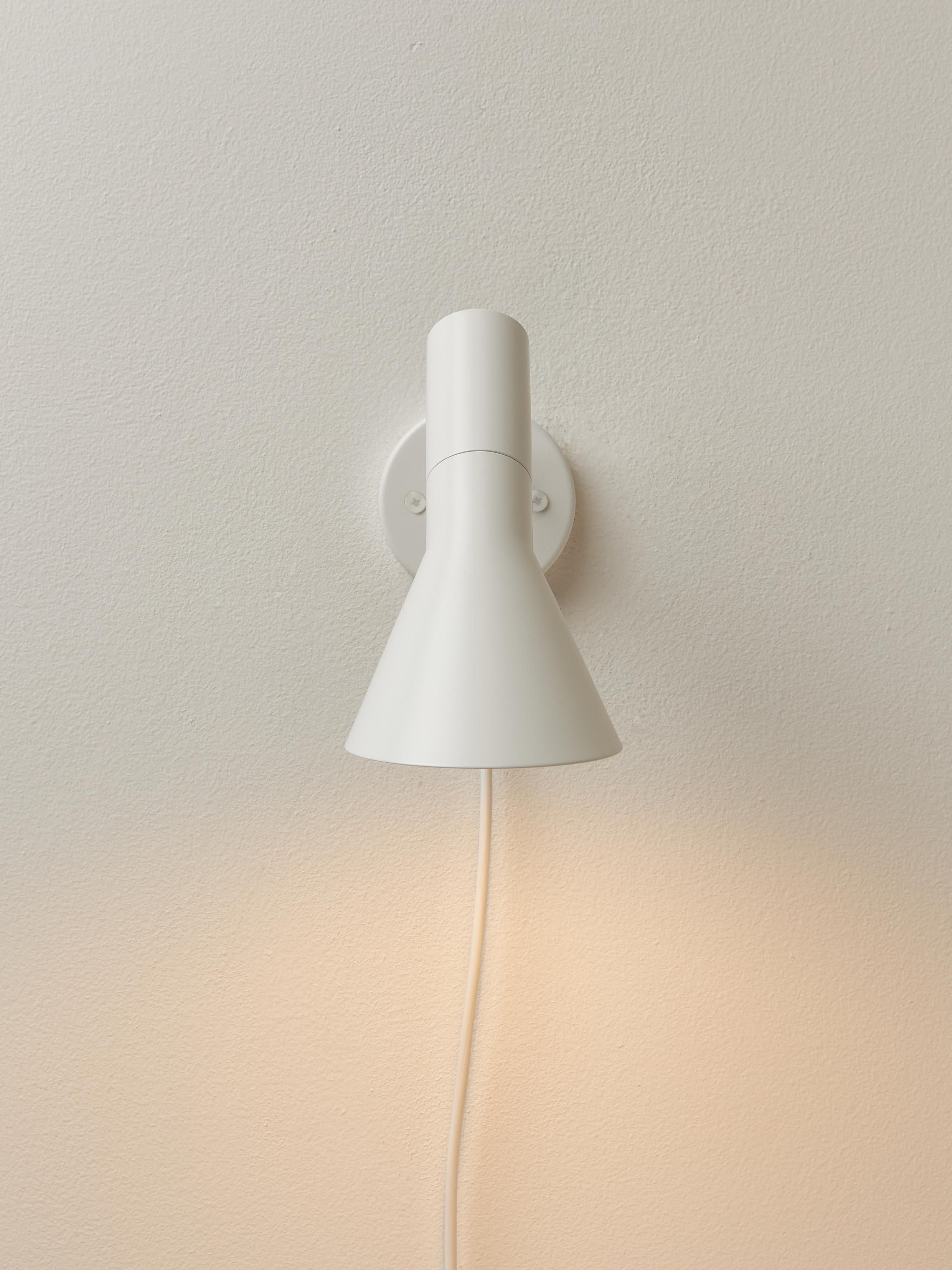 AJ Wall Lamp with Plug