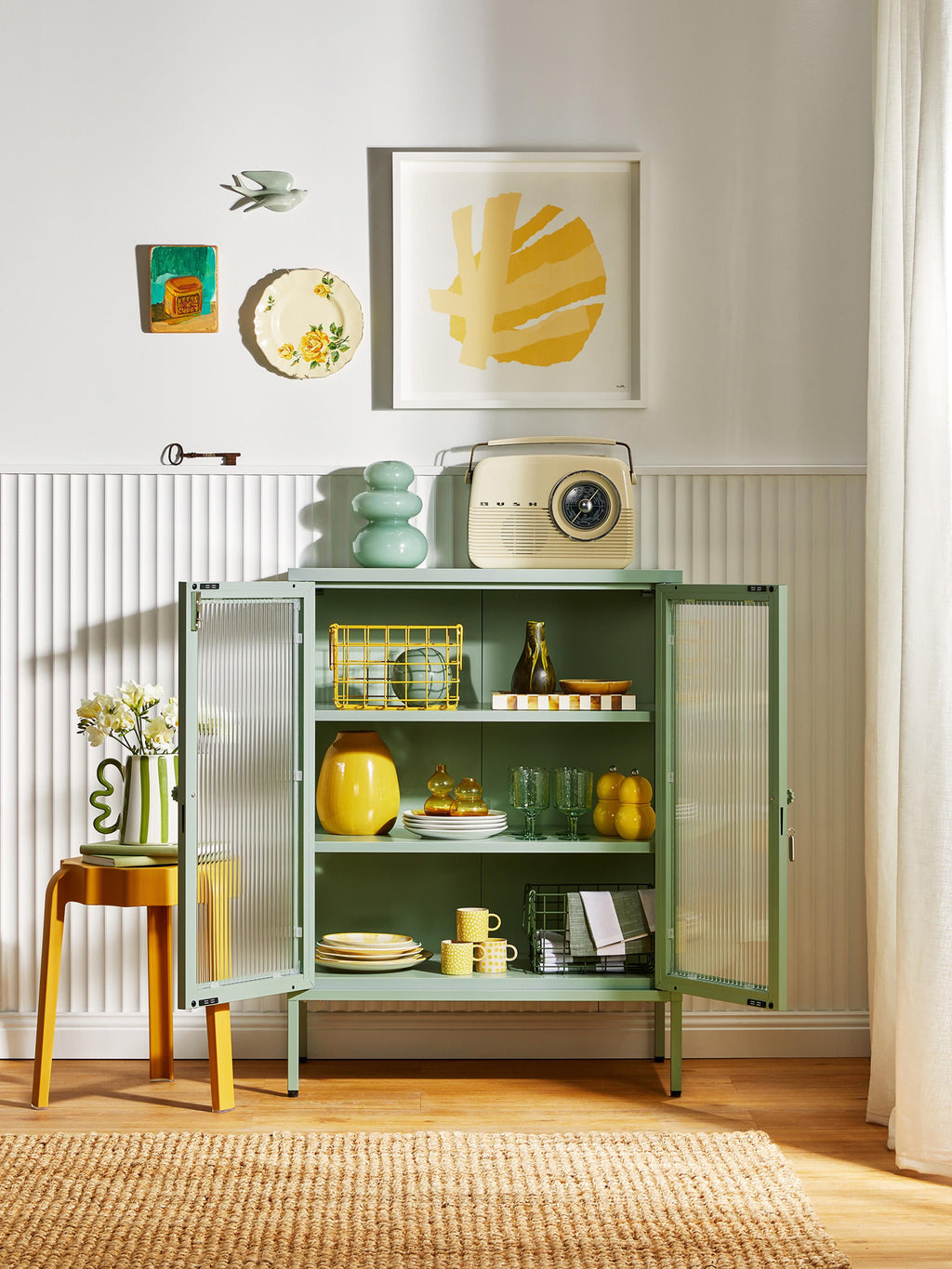 Mixer Metal Display Cabinet The with Ribbed Glass