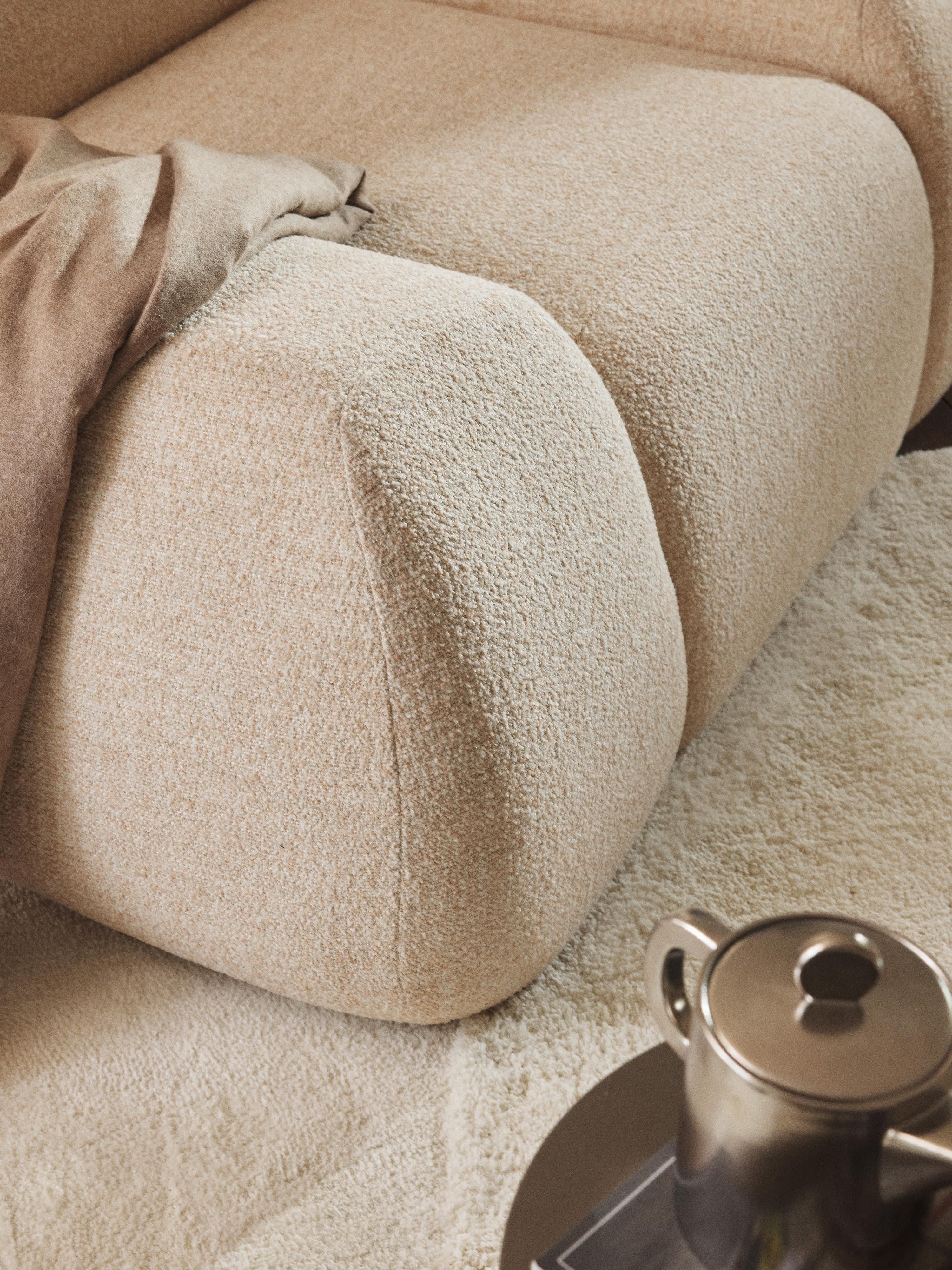 Wolke Bouclé Lounge Chair
