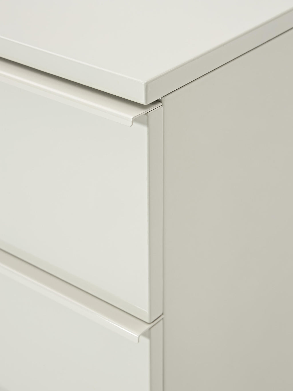 Elona Dresser