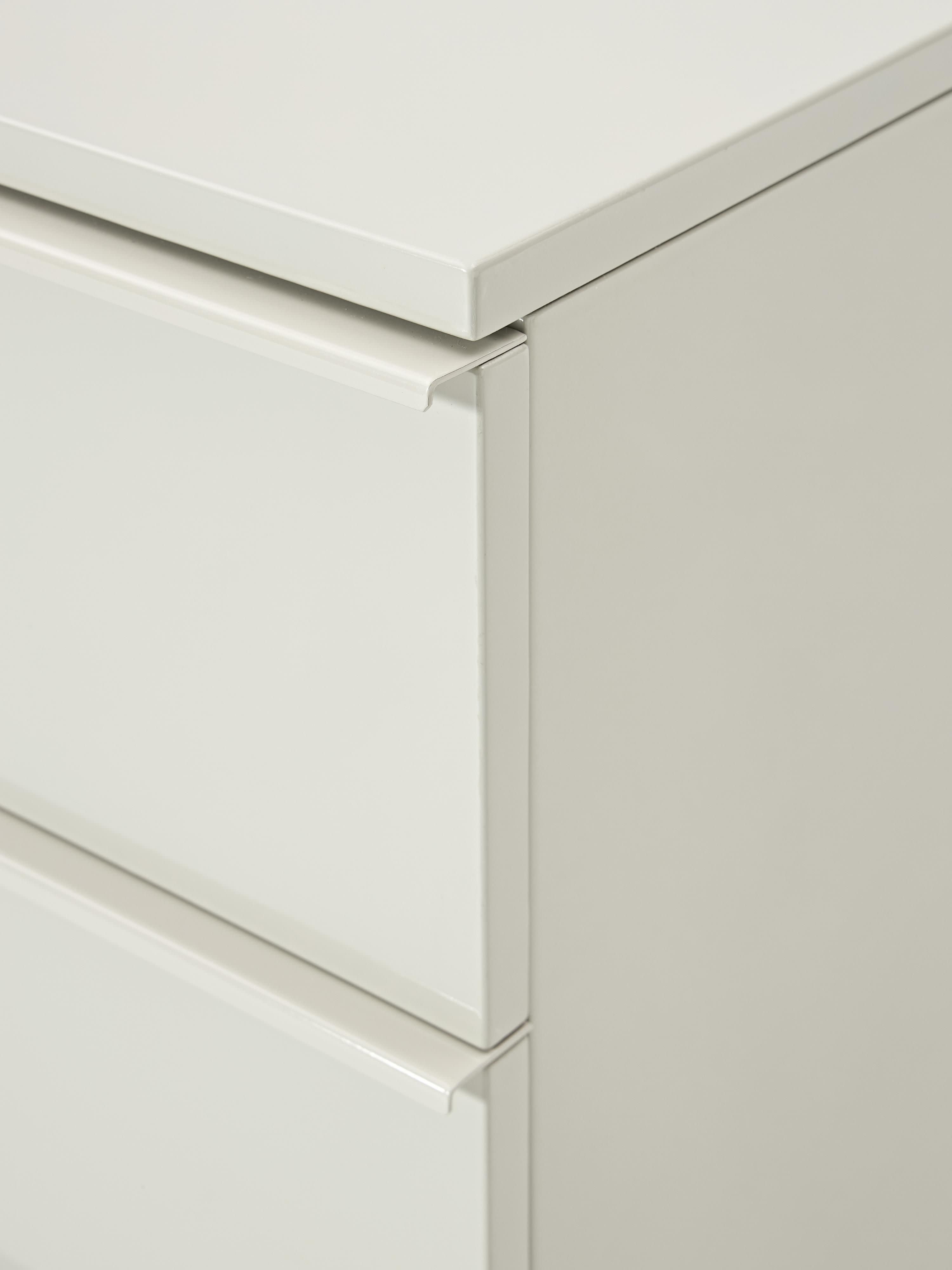 Elona Dresser