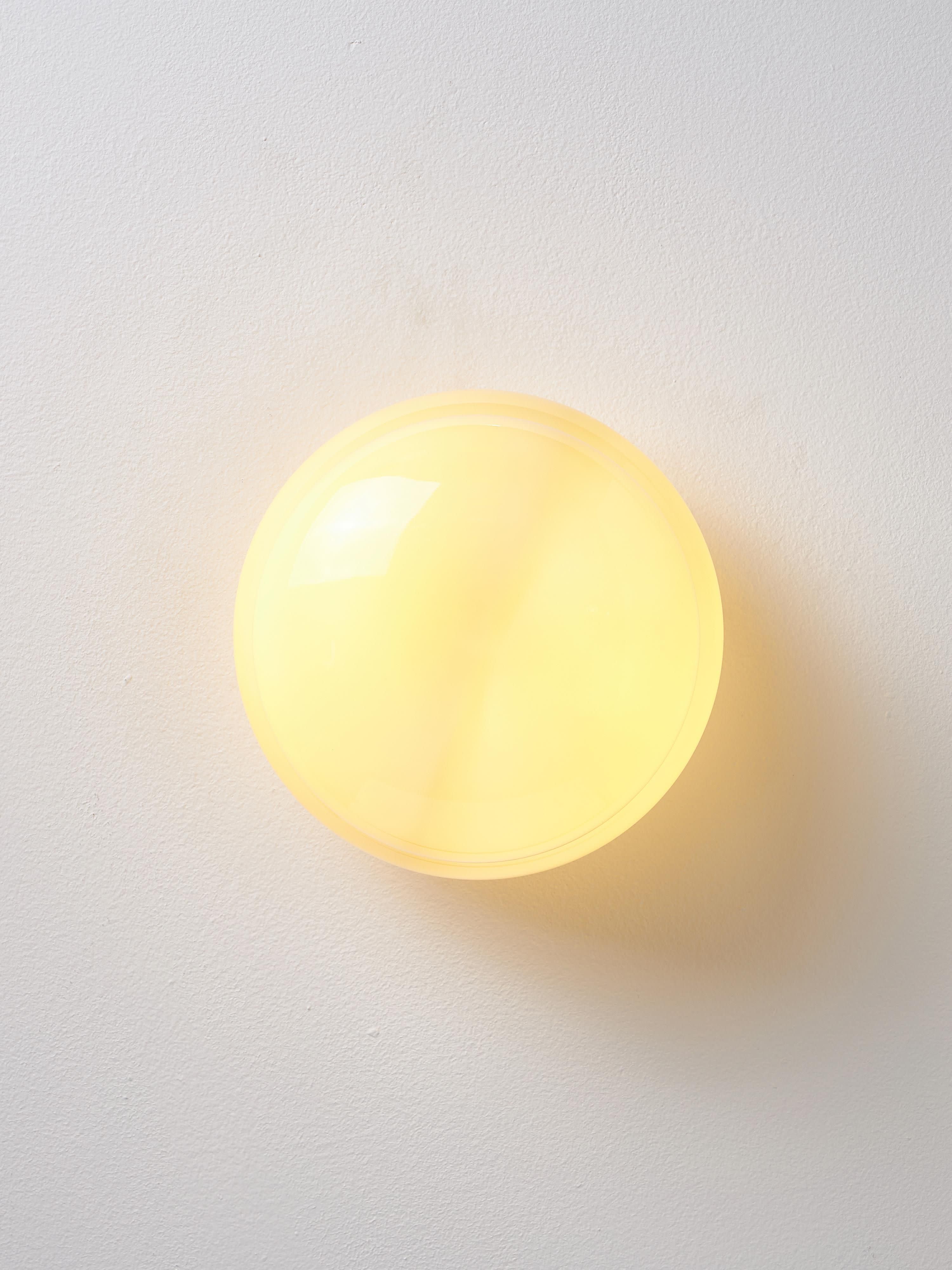 Baya Opal Glass Wall Lamp