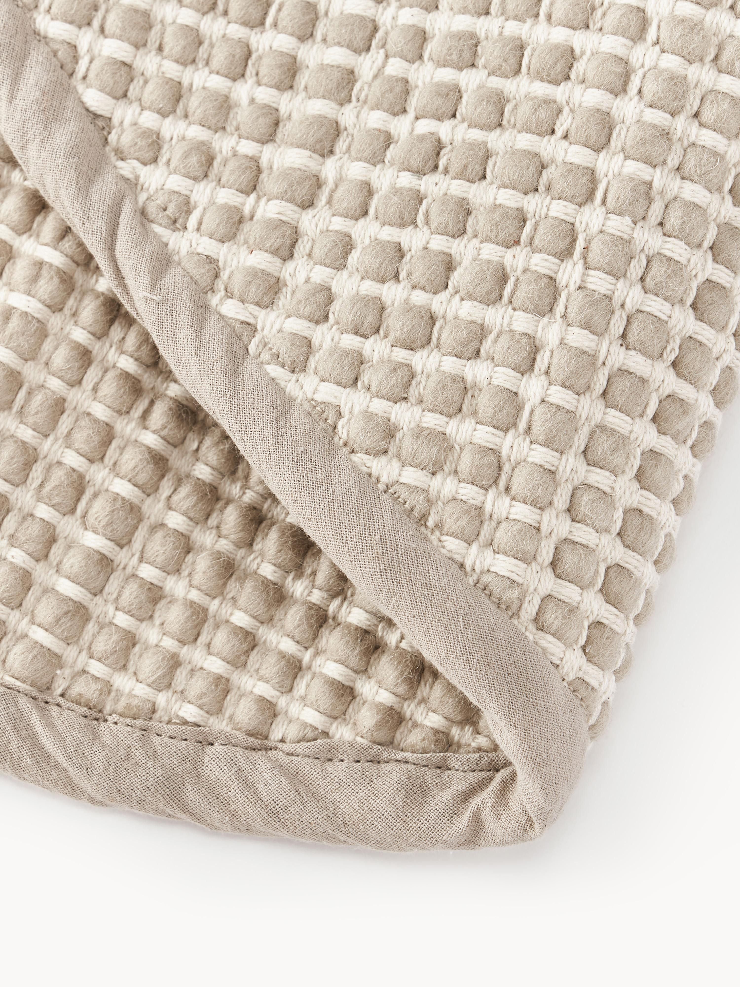 Amaro Round Hand-Woven Wool Rug