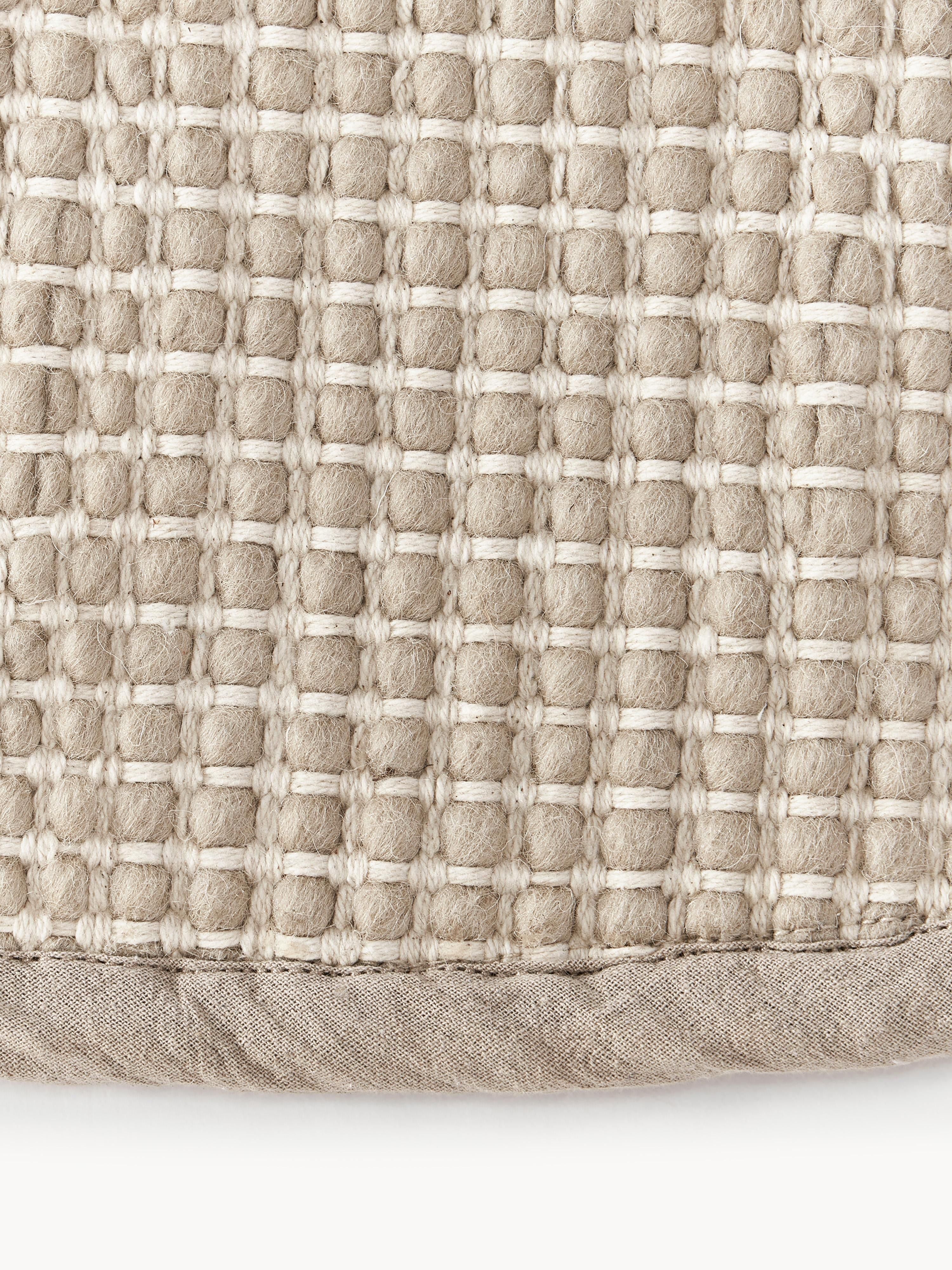 Amaro Round Hand-Woven Wool Rug
