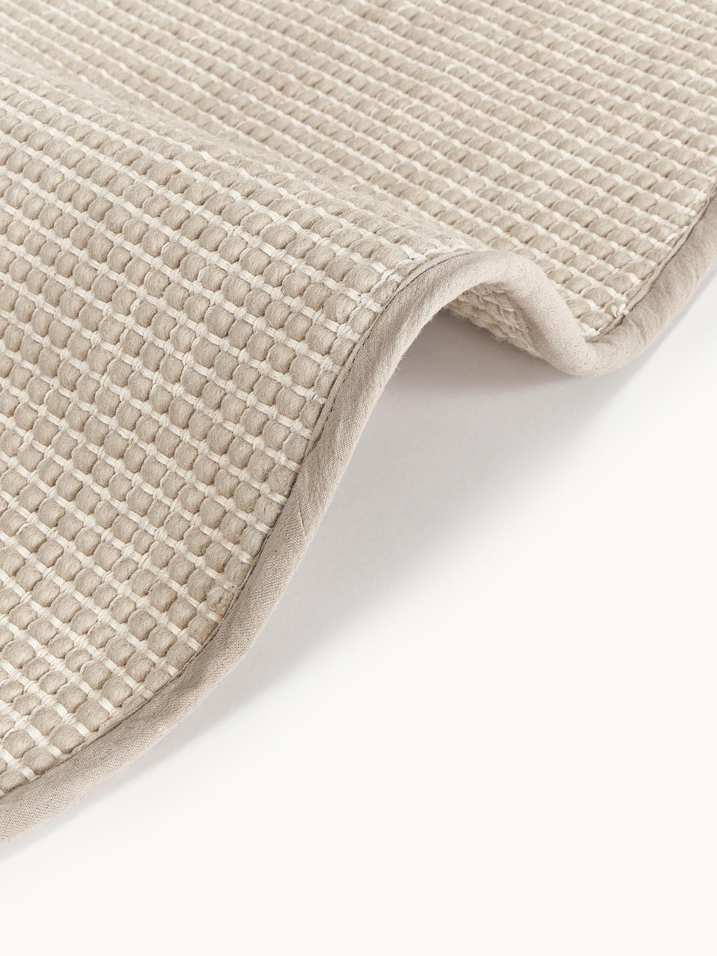 Amaro Round Hand-Woven Wool Rug