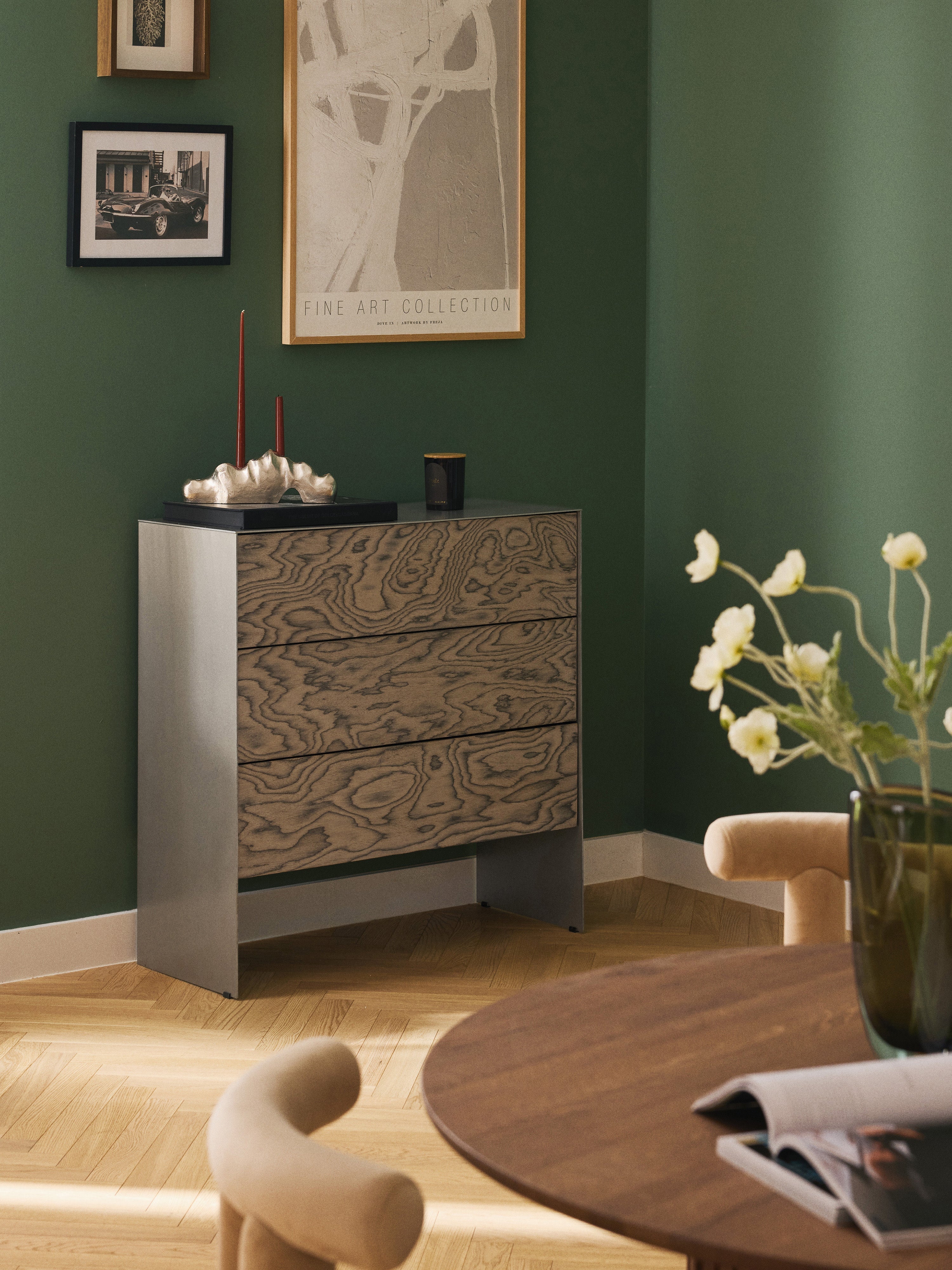 Ako Dresser