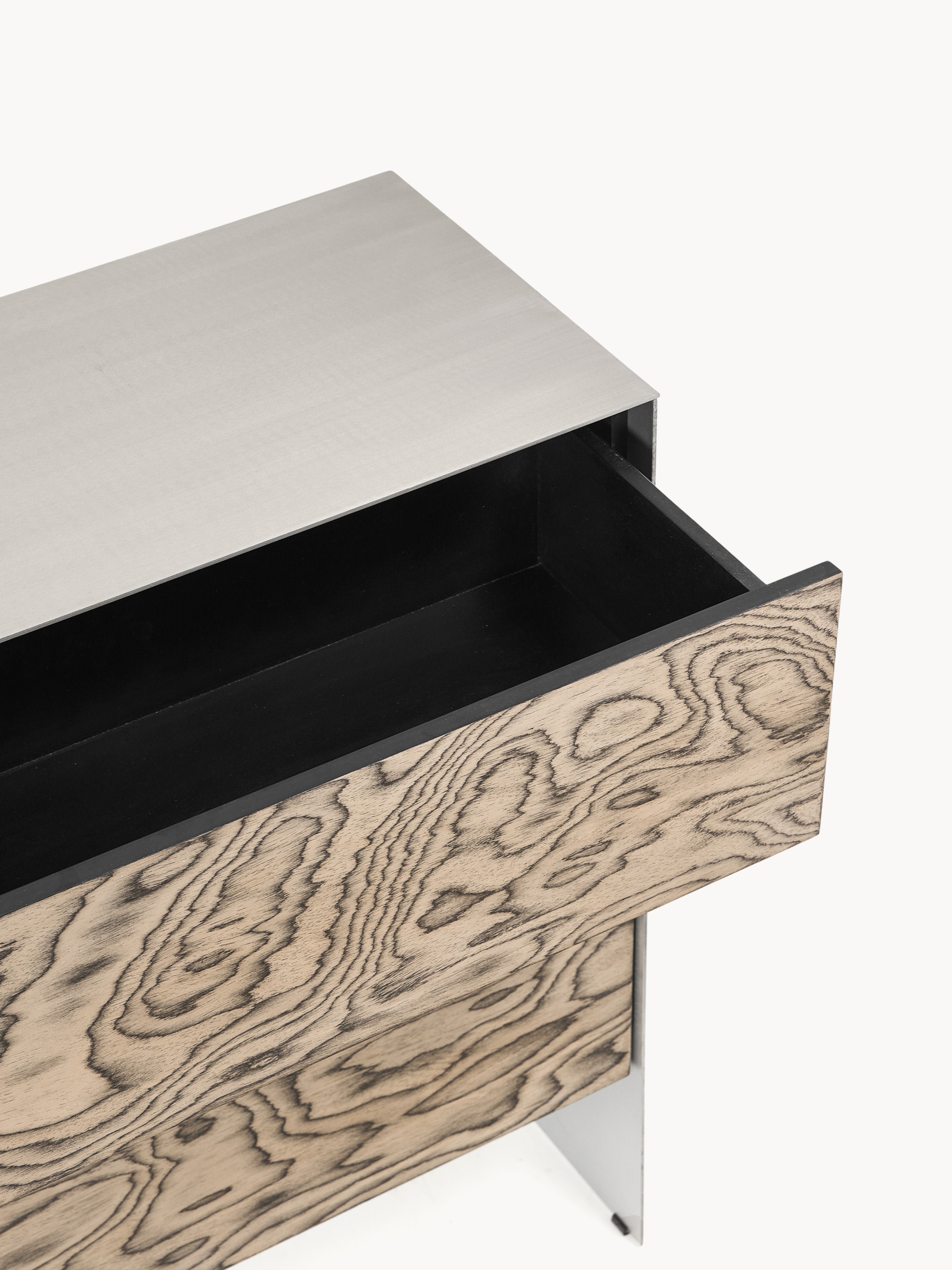Ako Dresser