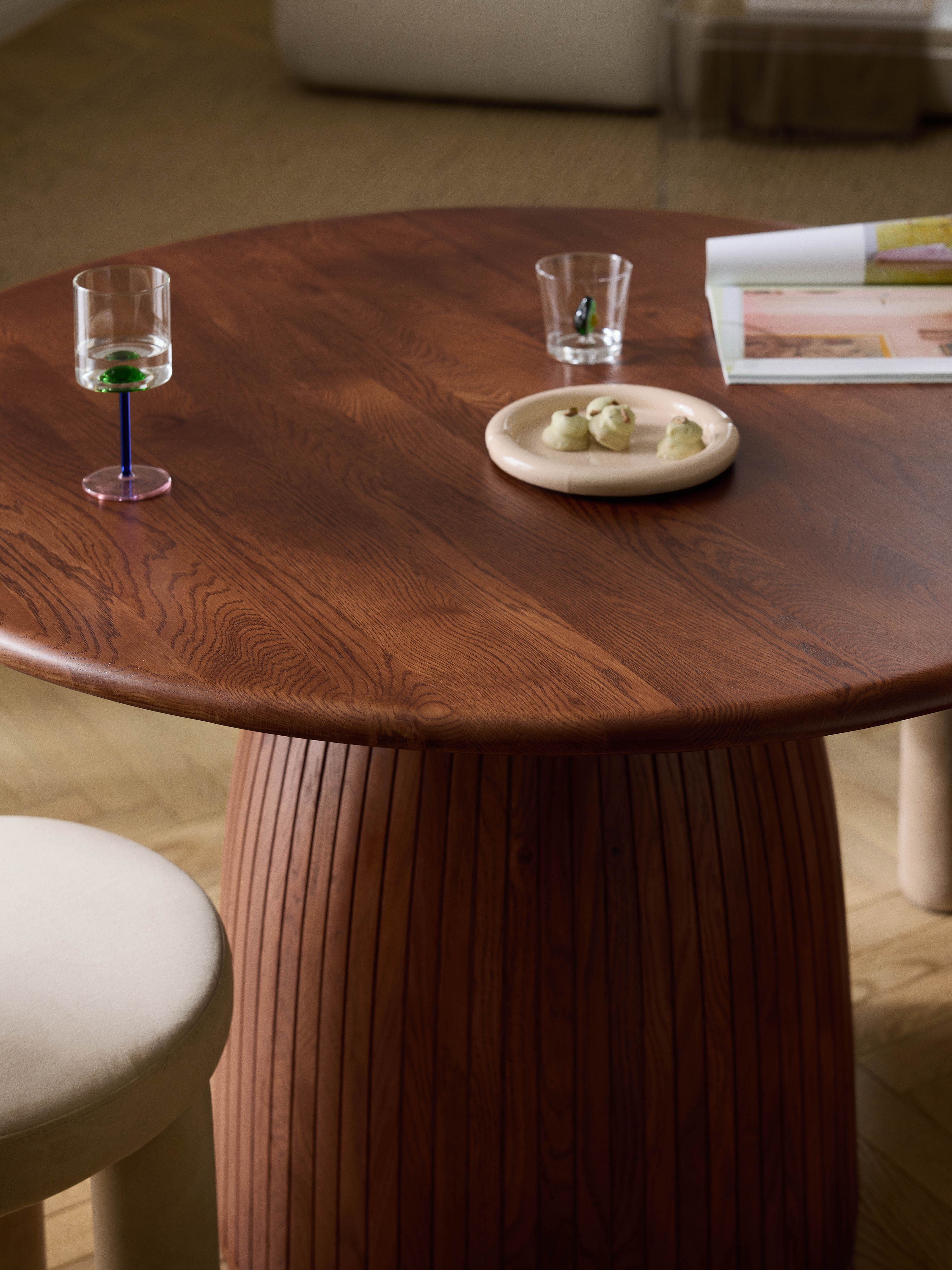 Nelly Round Dining Table with Groove Structure, in various sizes