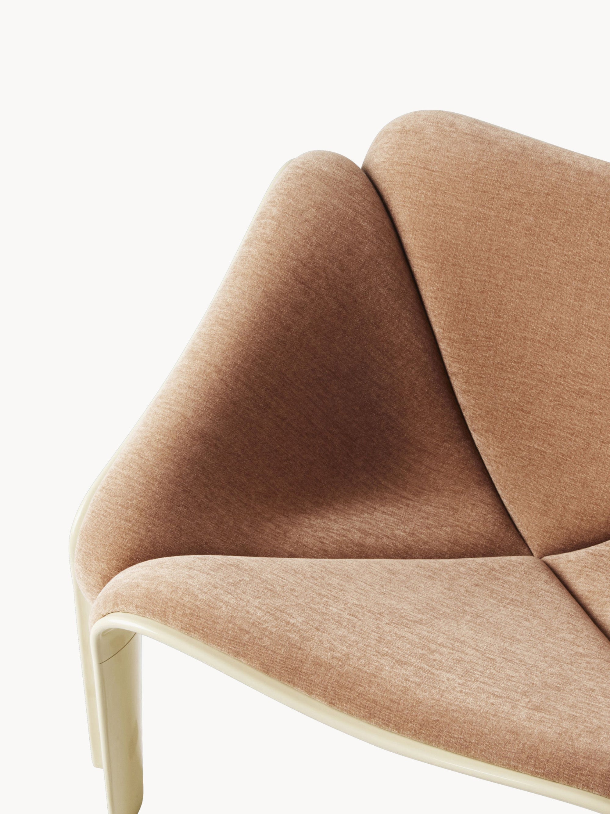 F300 Lounge Chair