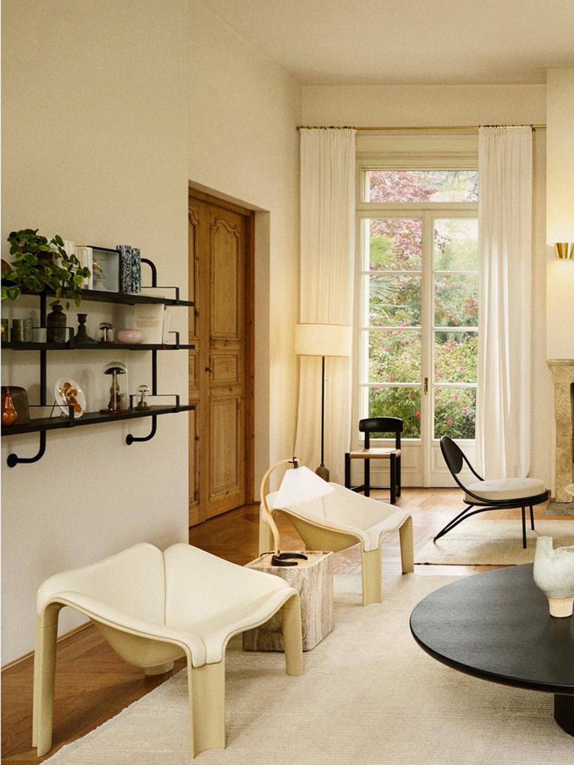 F300 Leather Lounge Chair