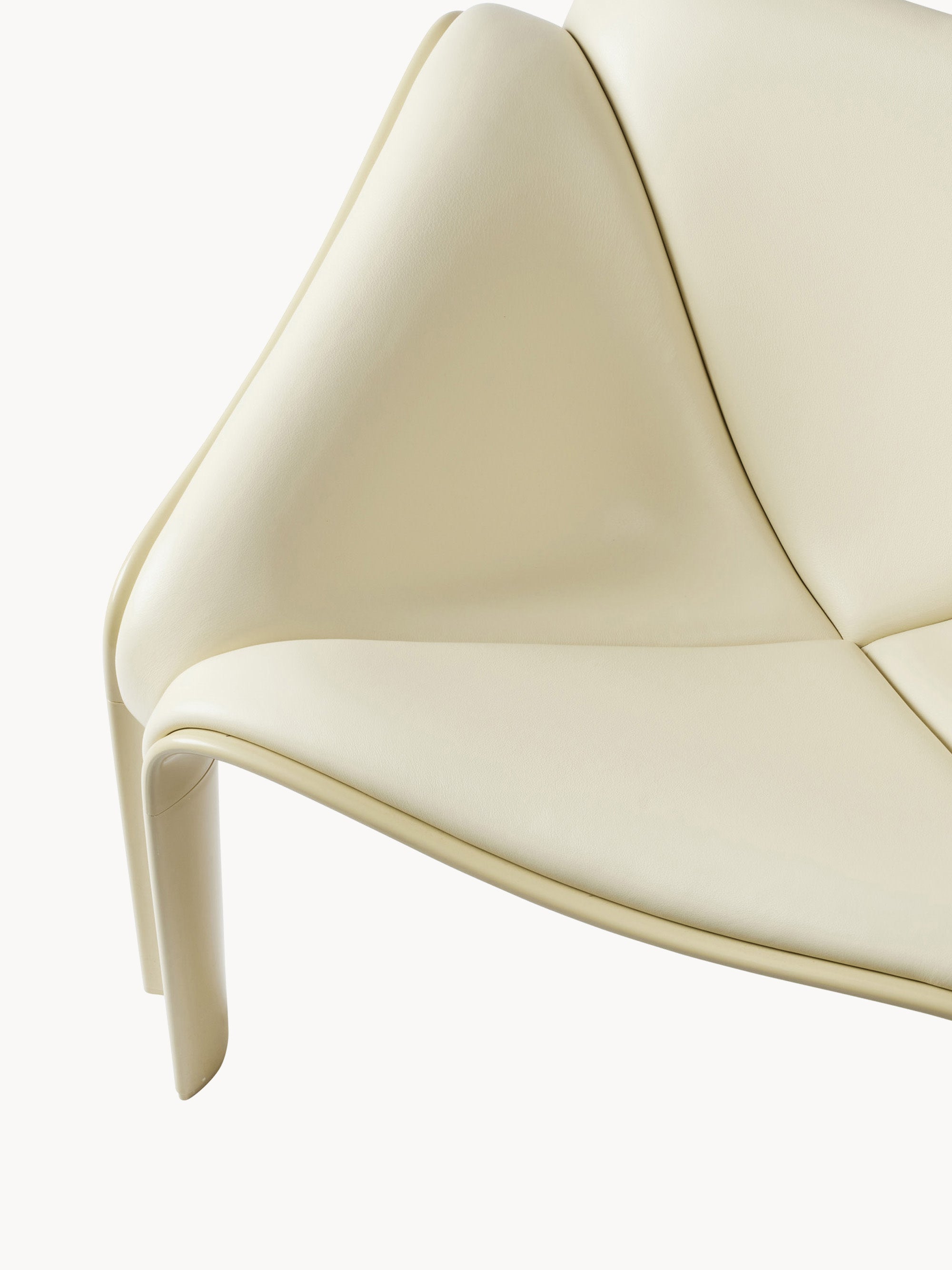 F300 Leather Lounge Chair