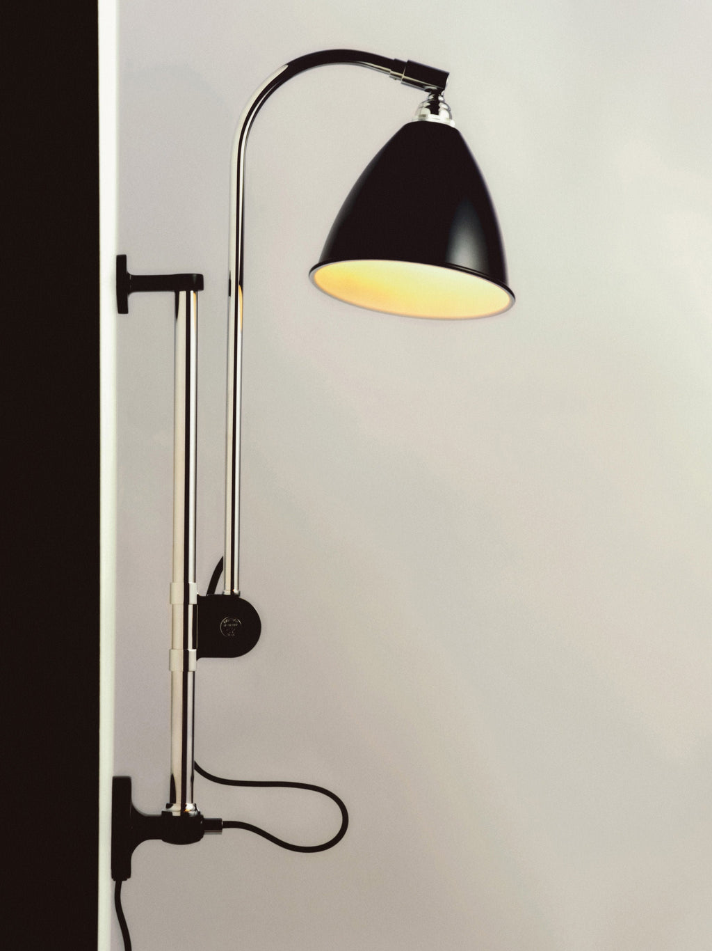 BL5 Height-Adjustable Plug-in Wall Lamp