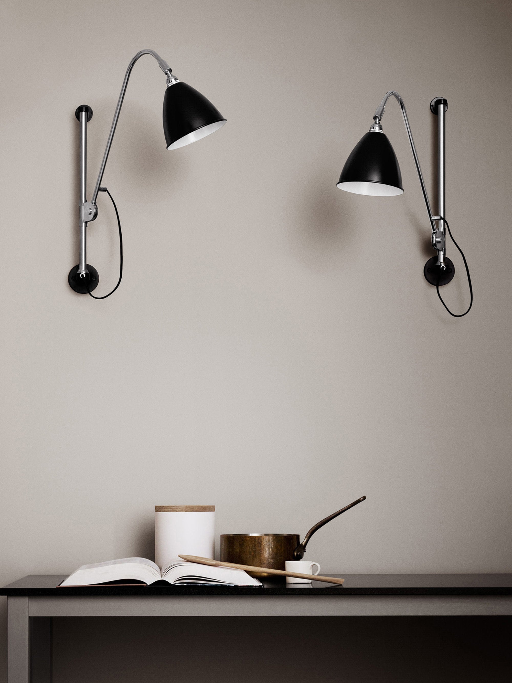 BL5 Height-Adjustable Plug-in Wall Lamp