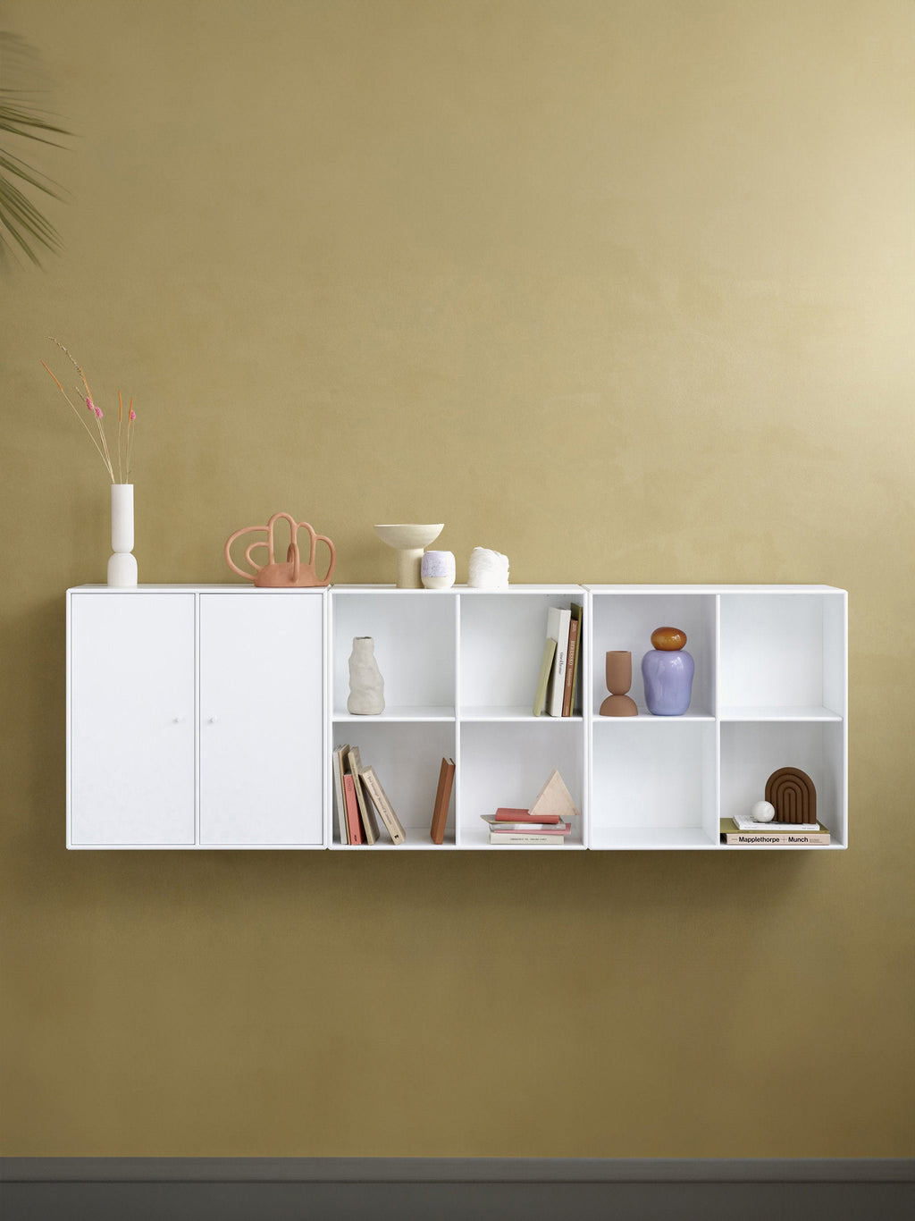 Show Wall-Mounted Shelf