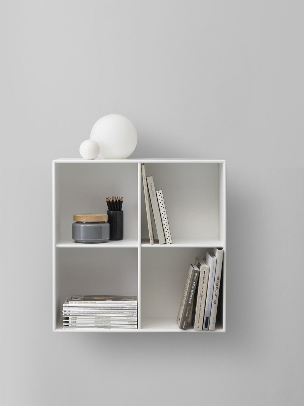 Show Wall-Mounted Shelf