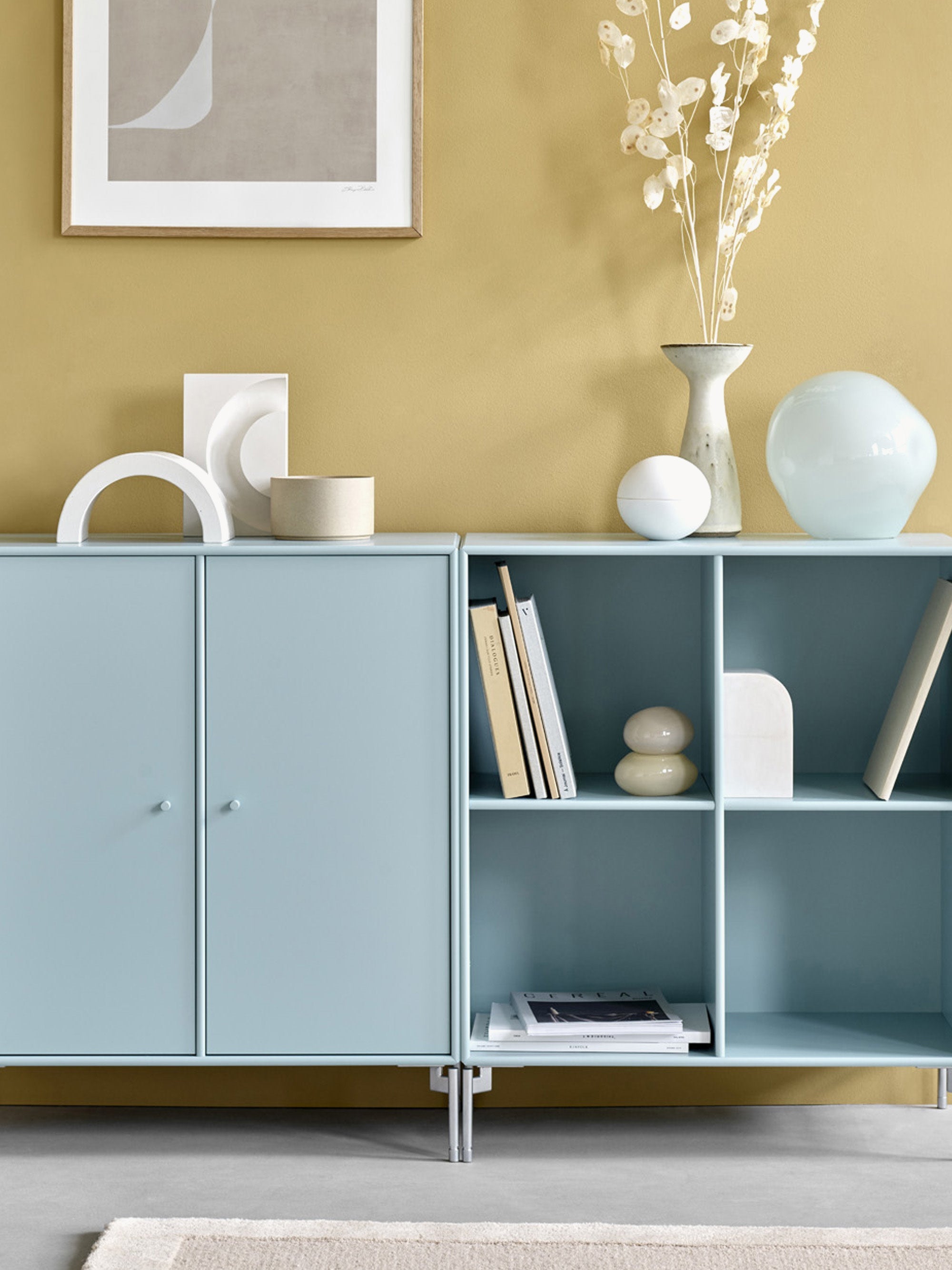 Show Wall-Mounted Shelf