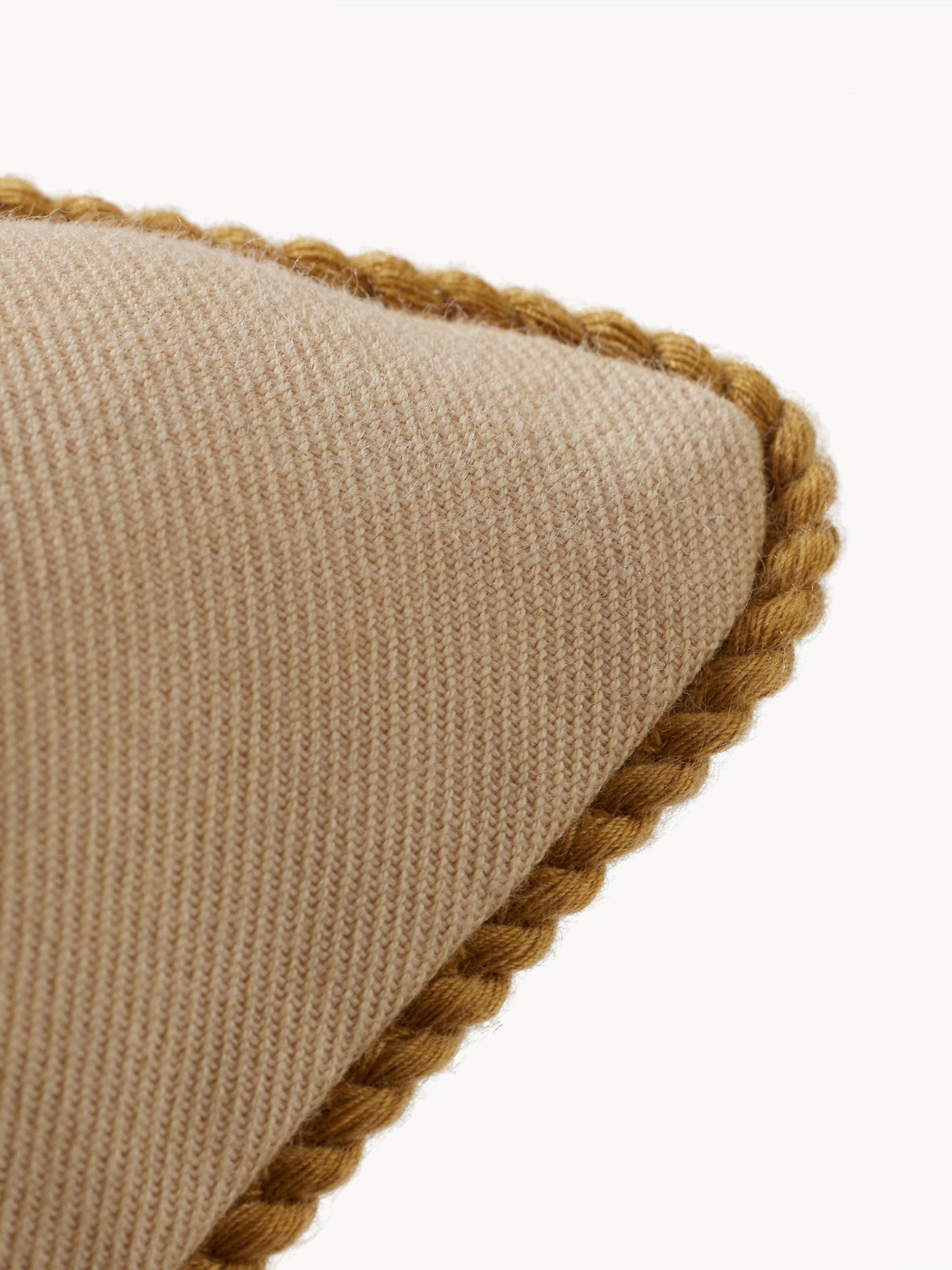 Gale Cushion