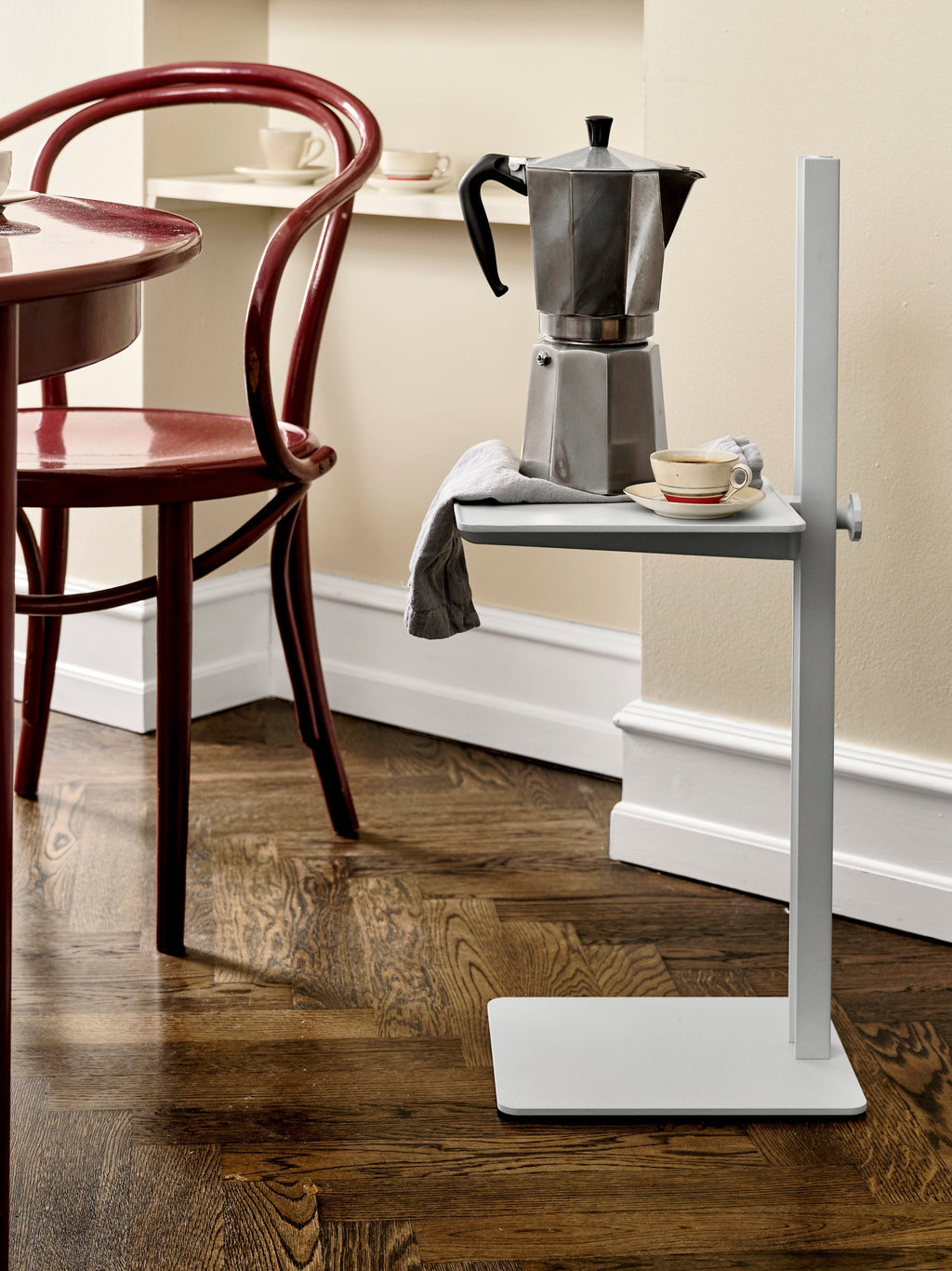 Museum Height-Adjustable Side Table