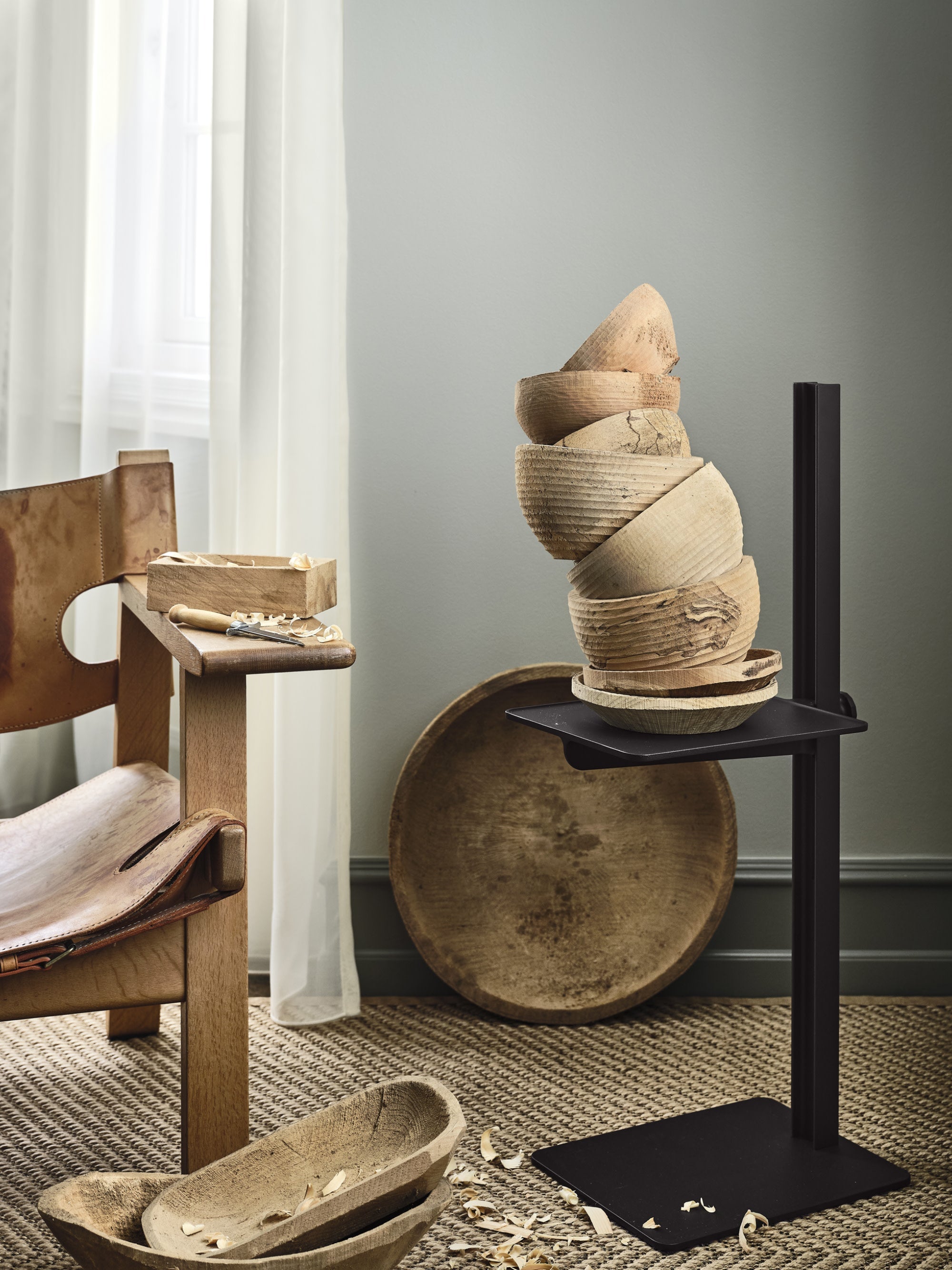 Museum Height-Adjustable Side Table