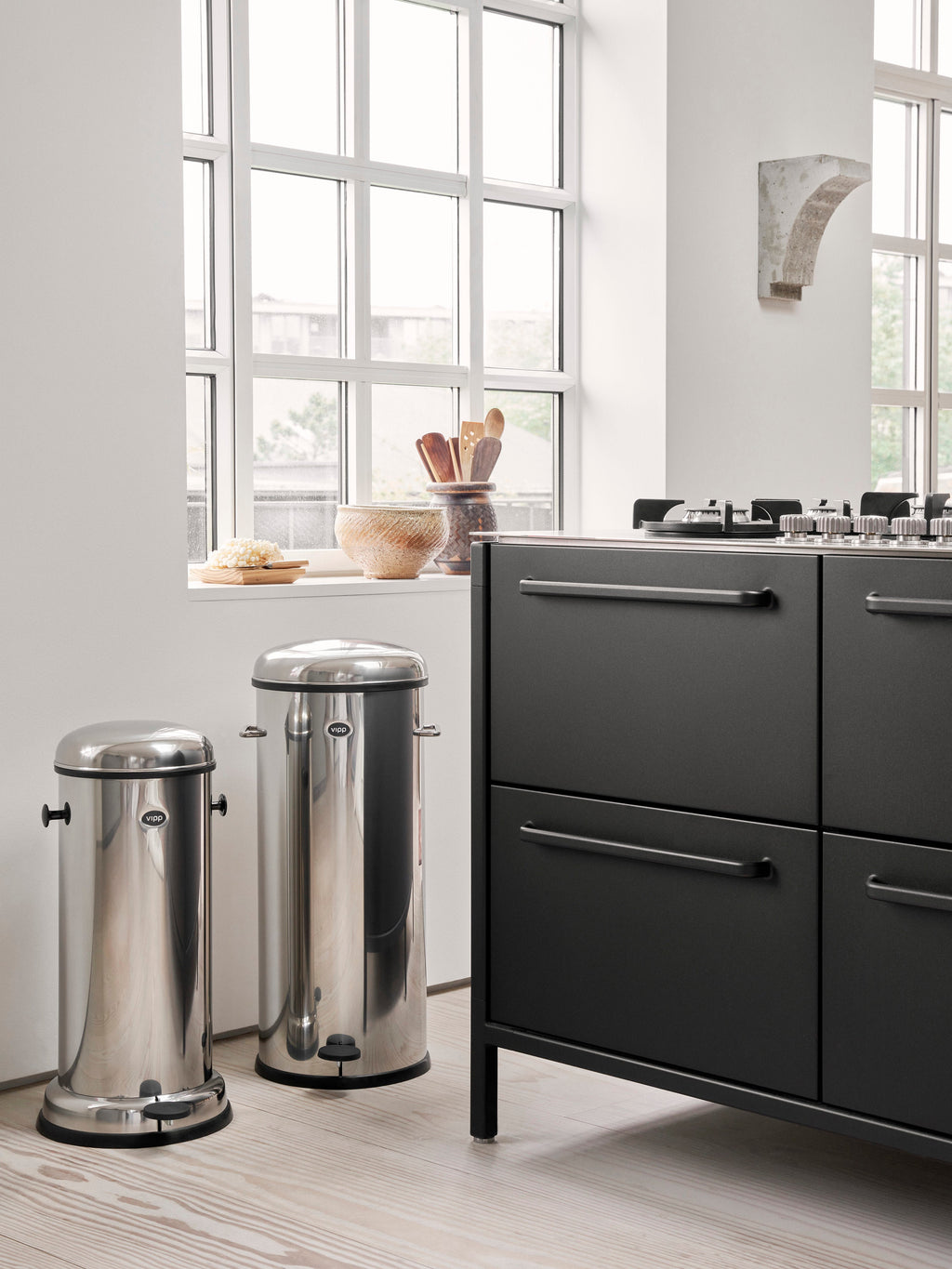 Vipp16 Waste Bin with Pedal Function
