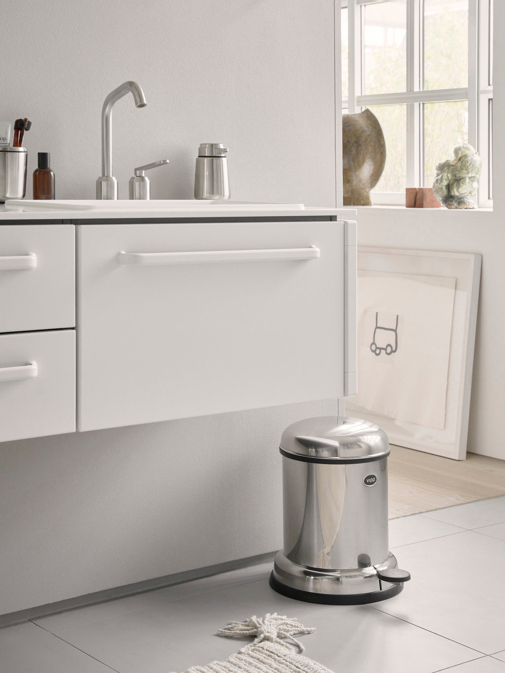 Vipp14 Bathroom Bin with Pedal Function