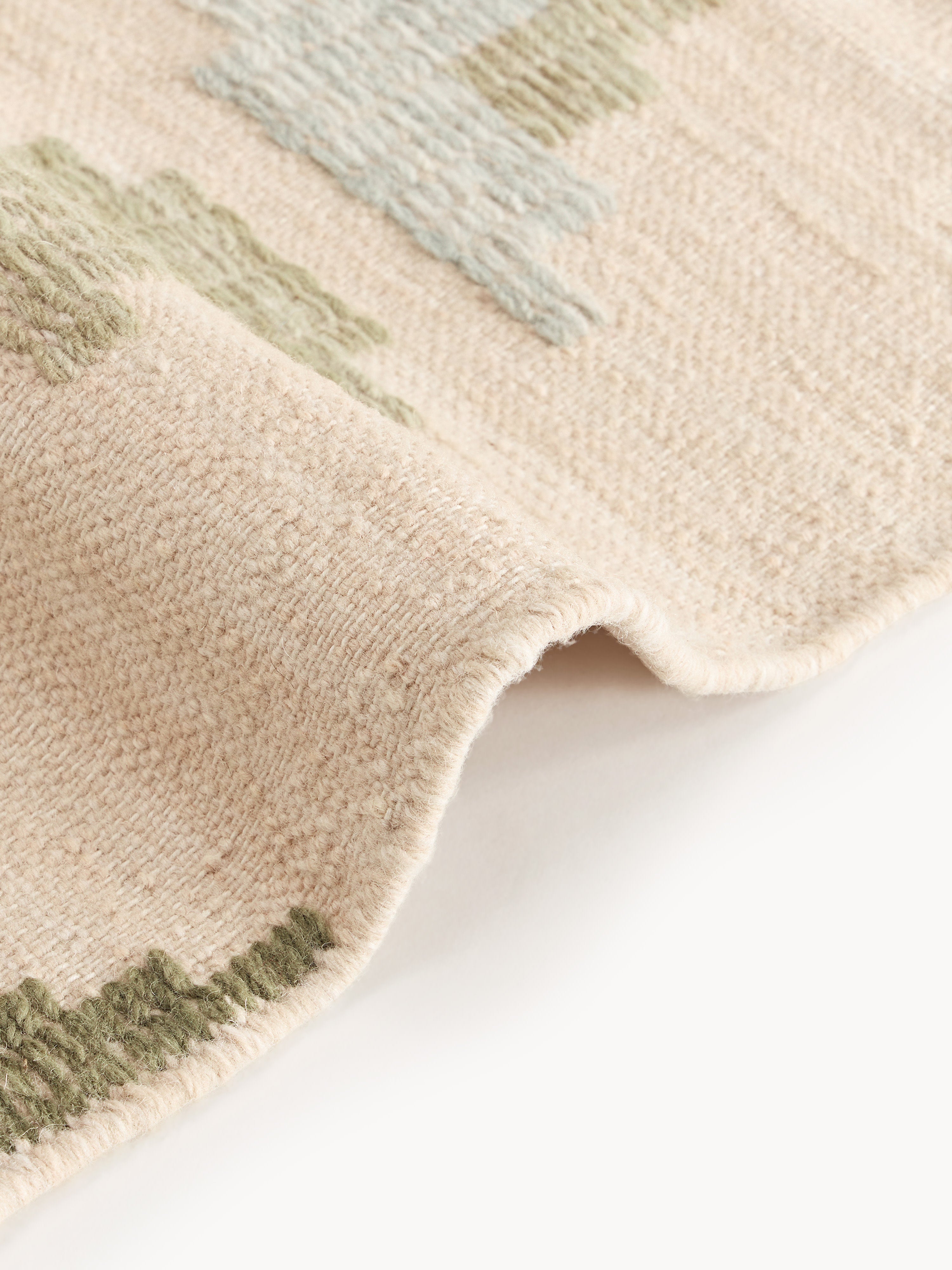 Rosha Wool Rug with Stitched Flower Pattern
