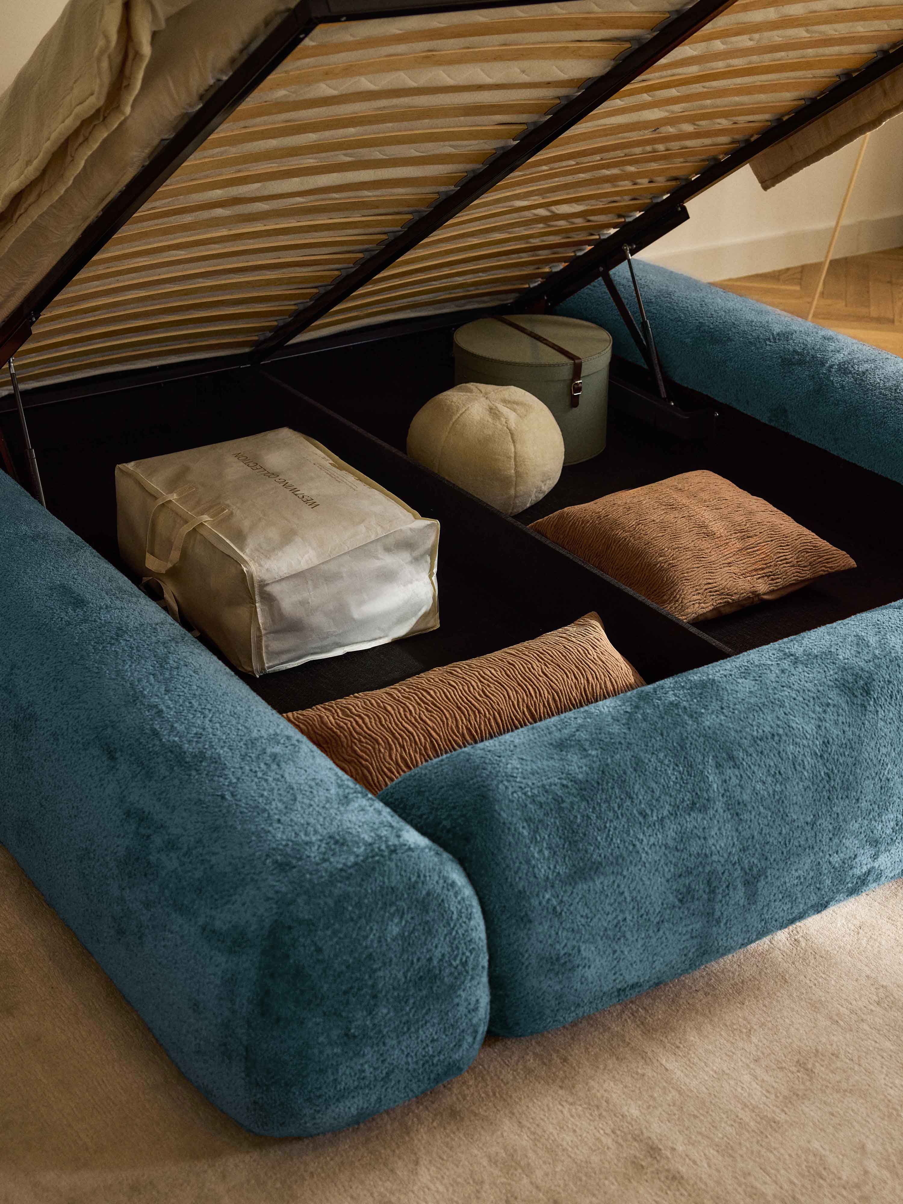 Wolke Upholstered Teddy Bouclé Bed with Storage