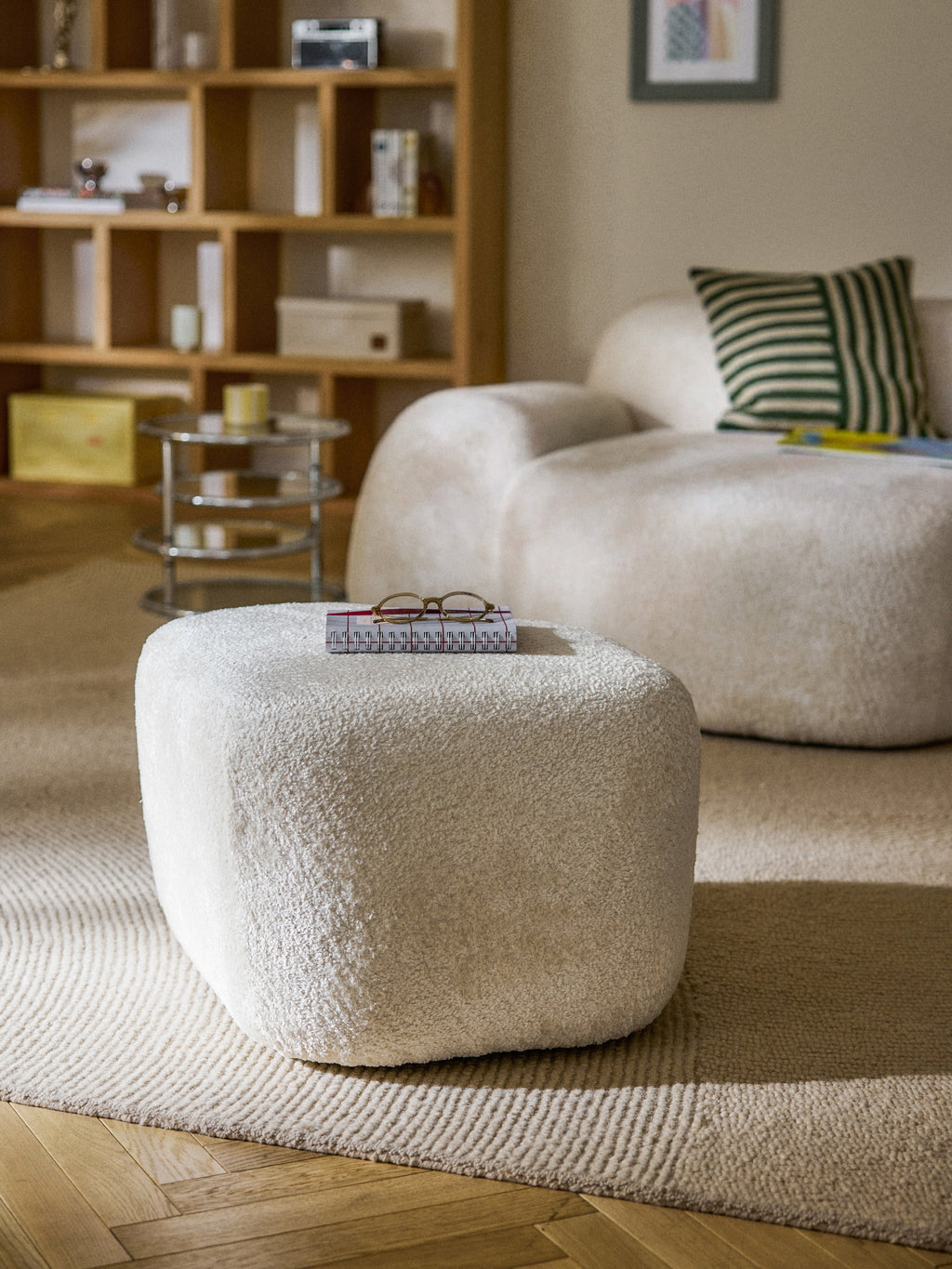 Wolke Oval Teddy Bouclé Ottoman