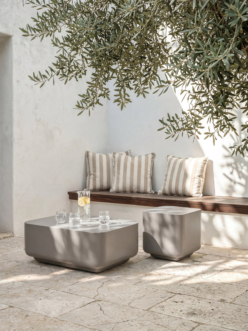 Rona In- & Outdoor Coffee Table