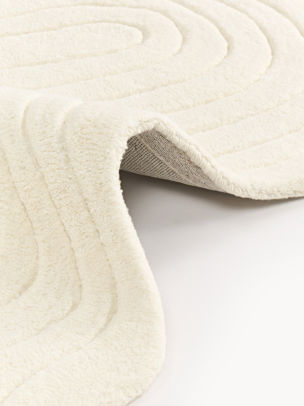 Aliza Organic-Shaped Hand-Tufted Wool Rug