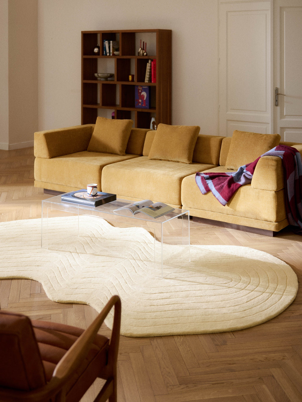 Aliza Organic-Shaped Hand-Tufted Wool Rug