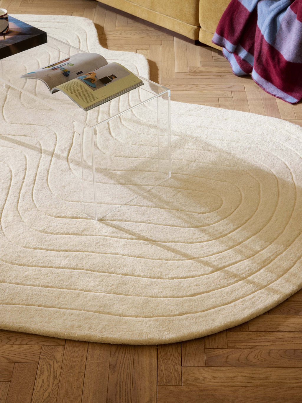 Aliza Organic-Shaped Hand-Tufted Wool Rug