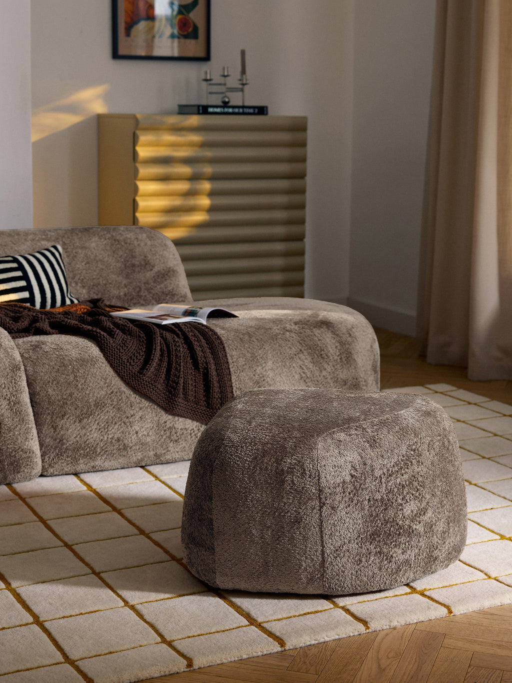 Wolke Oval Teddy Bouclé Ottoman