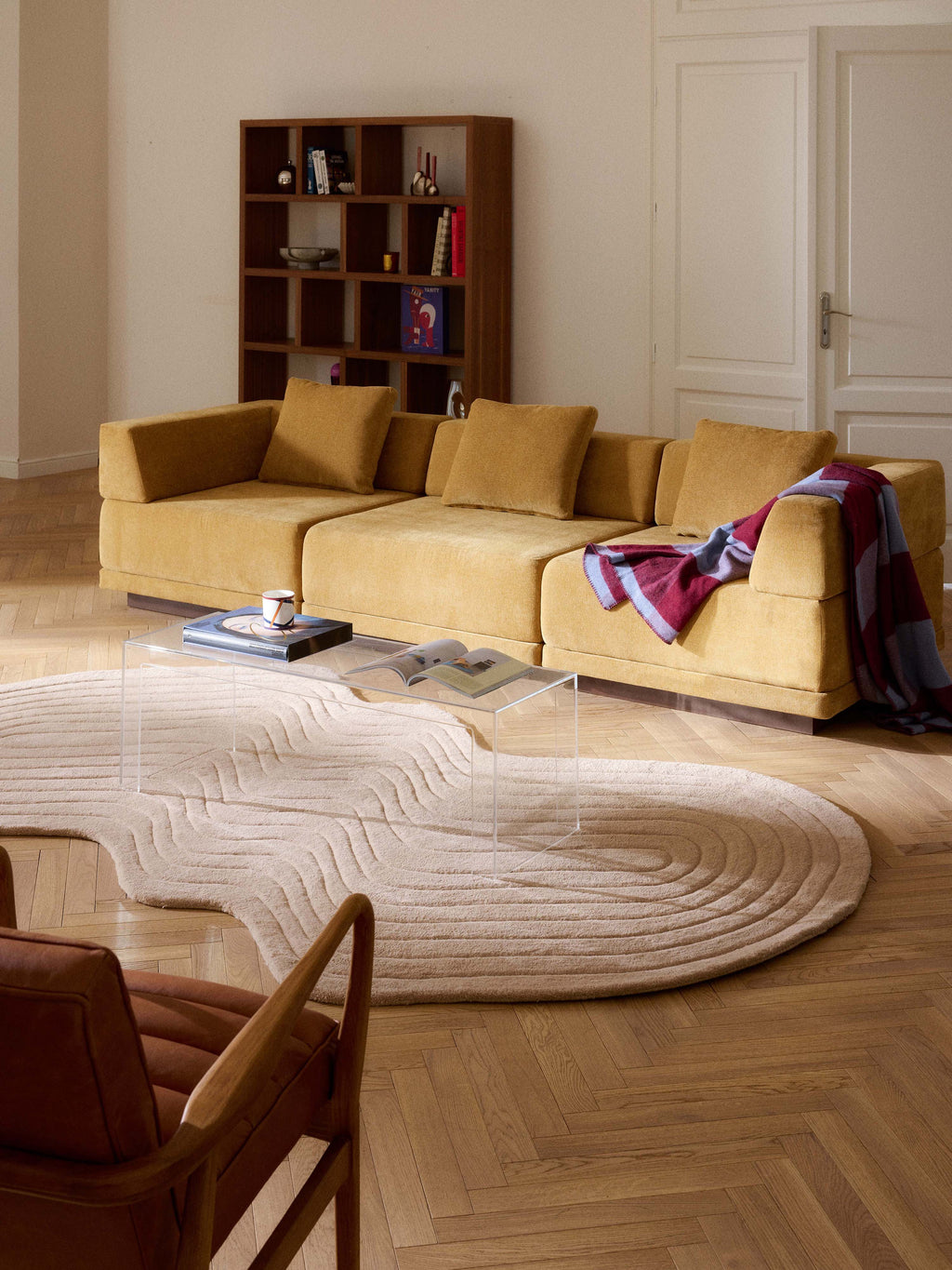 Aliza Organic-Shaped Hand-Tufted Wool Rug