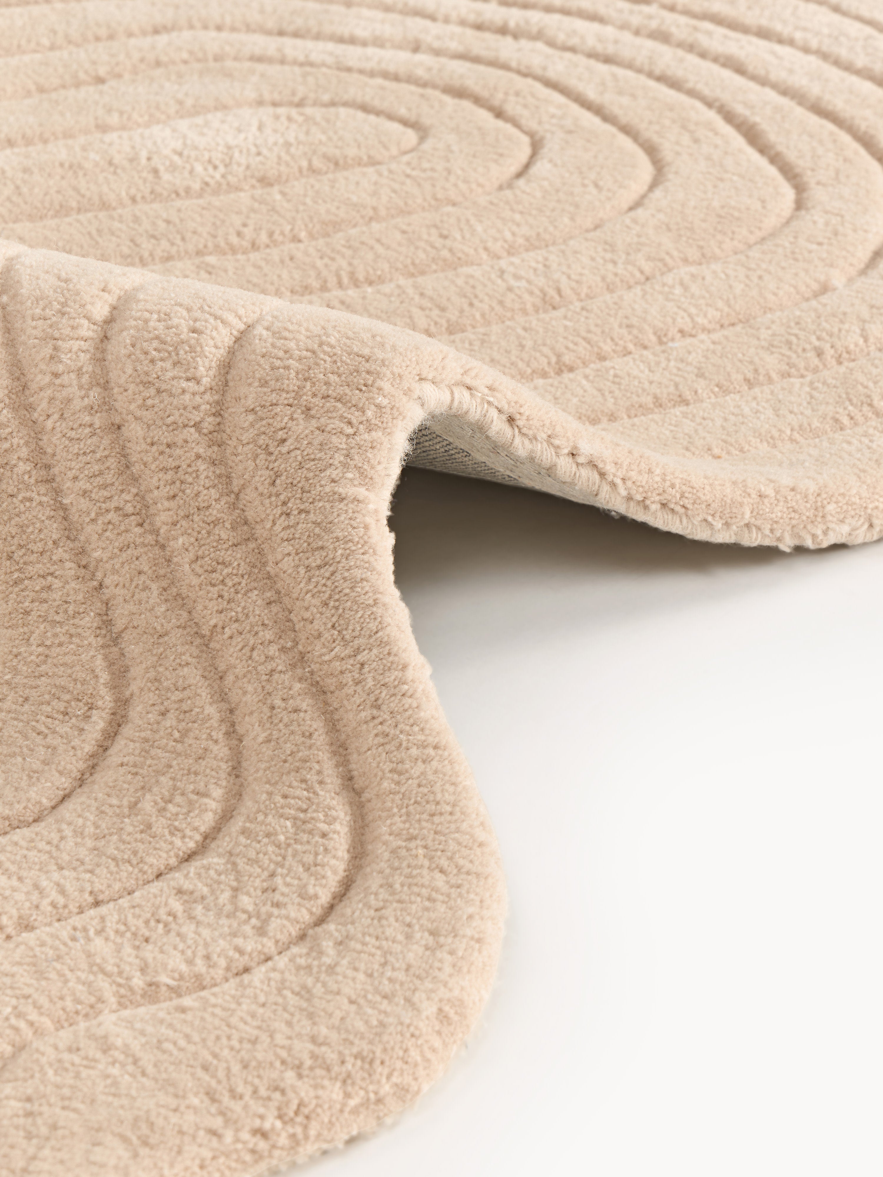 Aliza Organic-Shaped Hand-Tufted Wool Rug