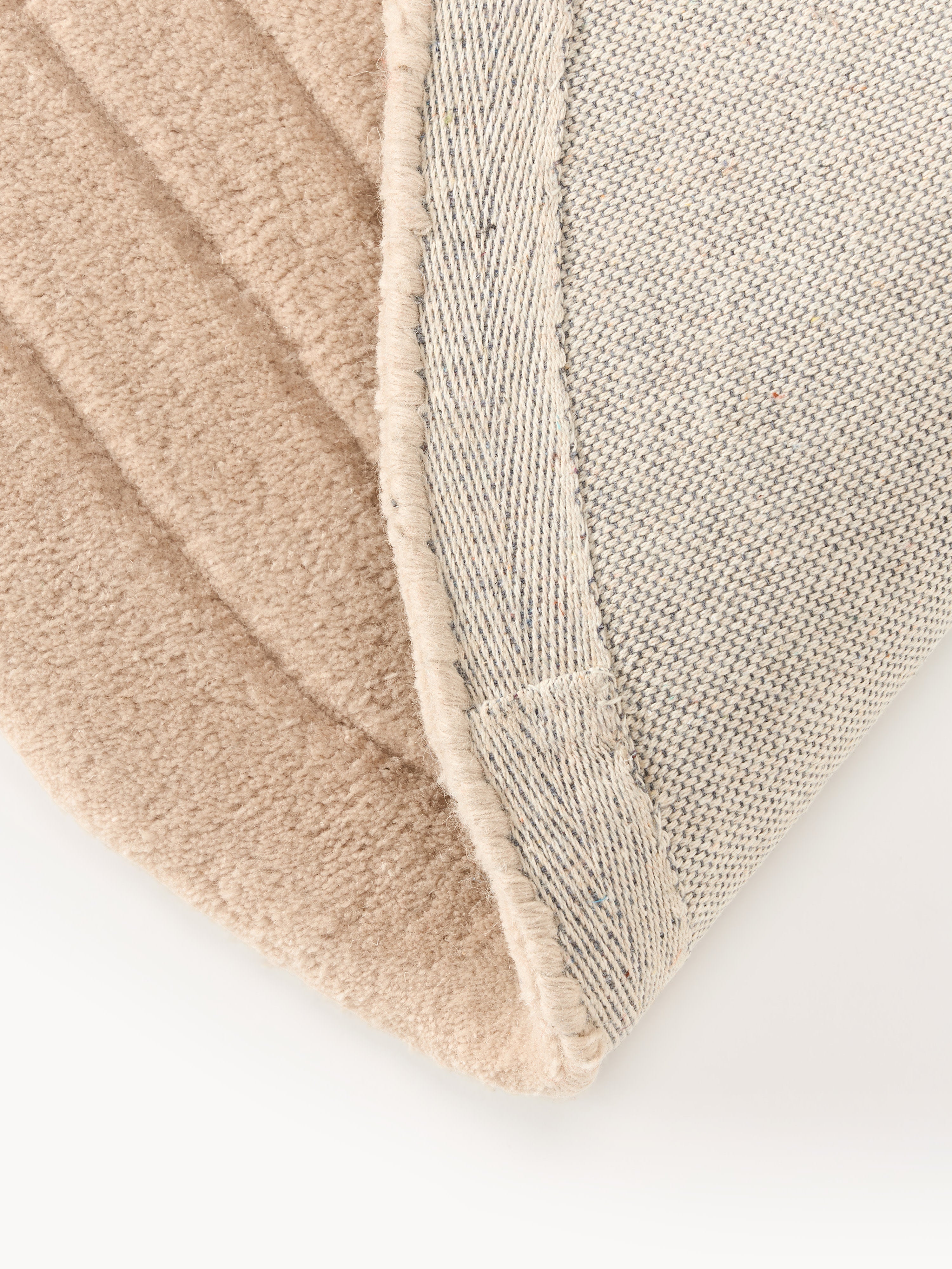 Aliza Organic-Shaped Hand-Tufted Wool Rug