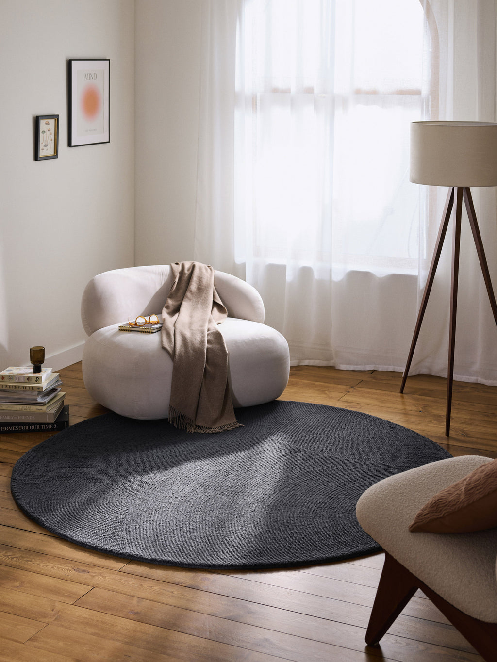 Eleni Round Hand-Tufted Wool Rug
