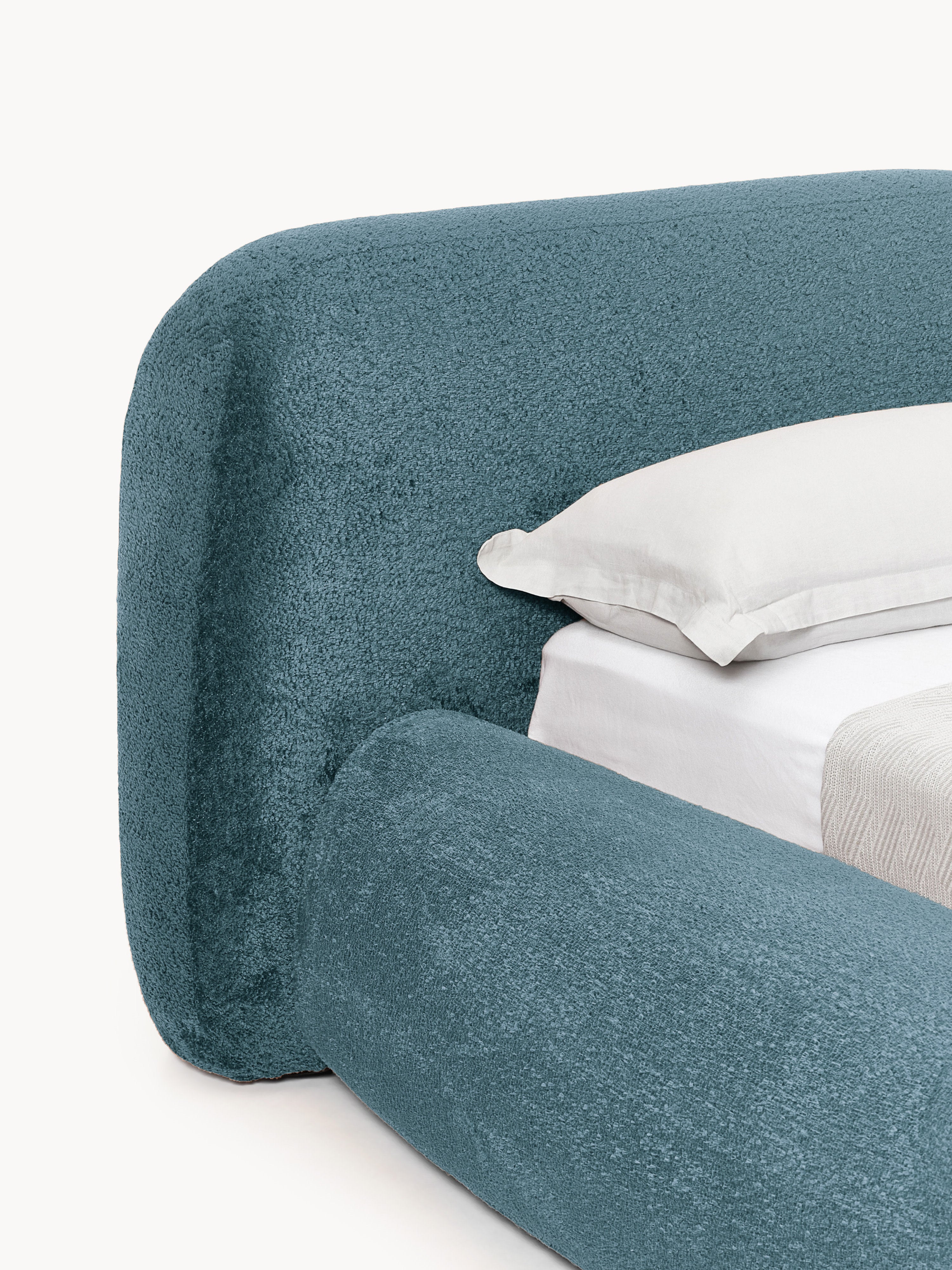 Wolke Upholstered Teddy Bouclé Bed