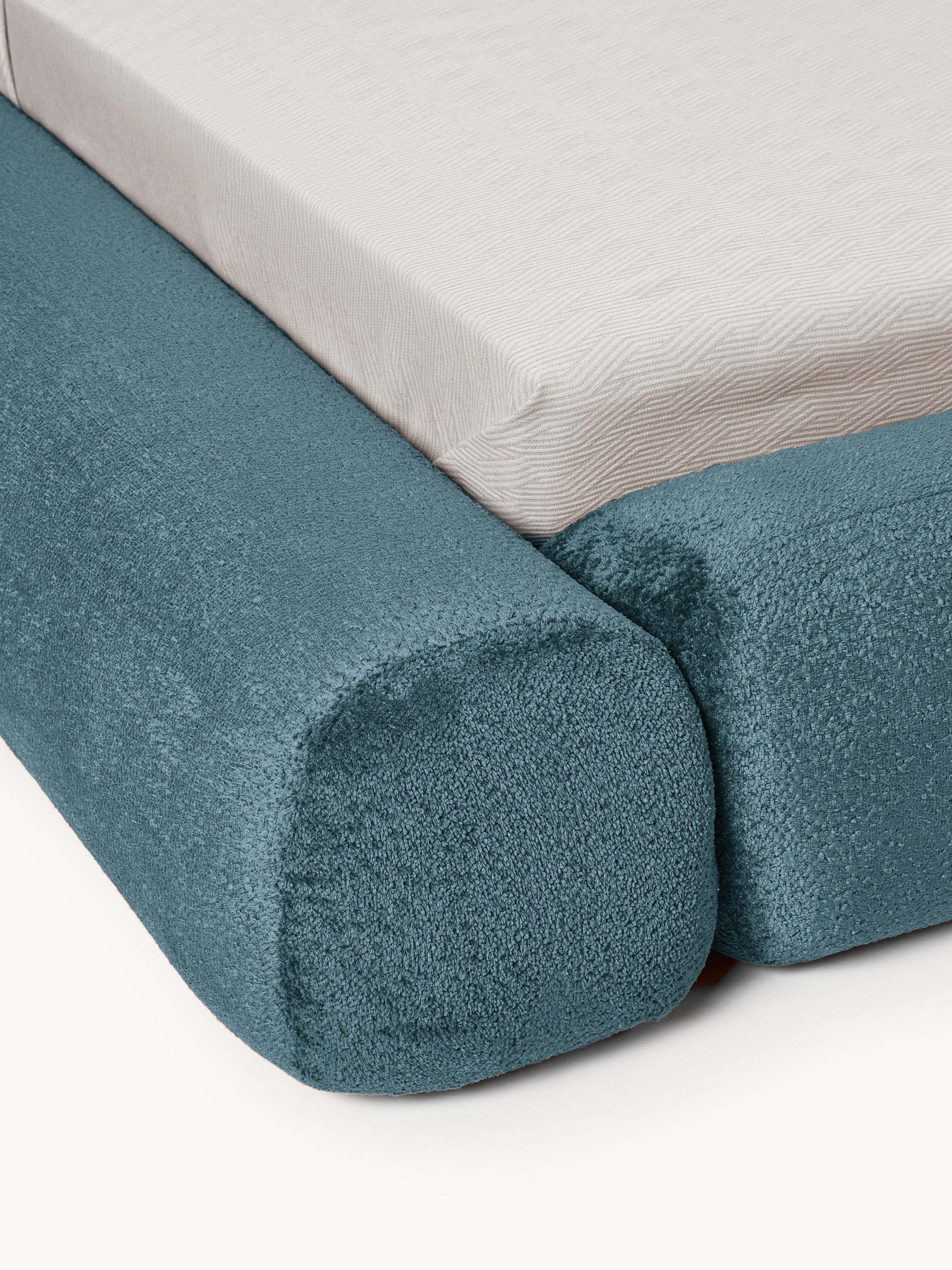 Wolke Upholstered Teddy Bouclé Bed