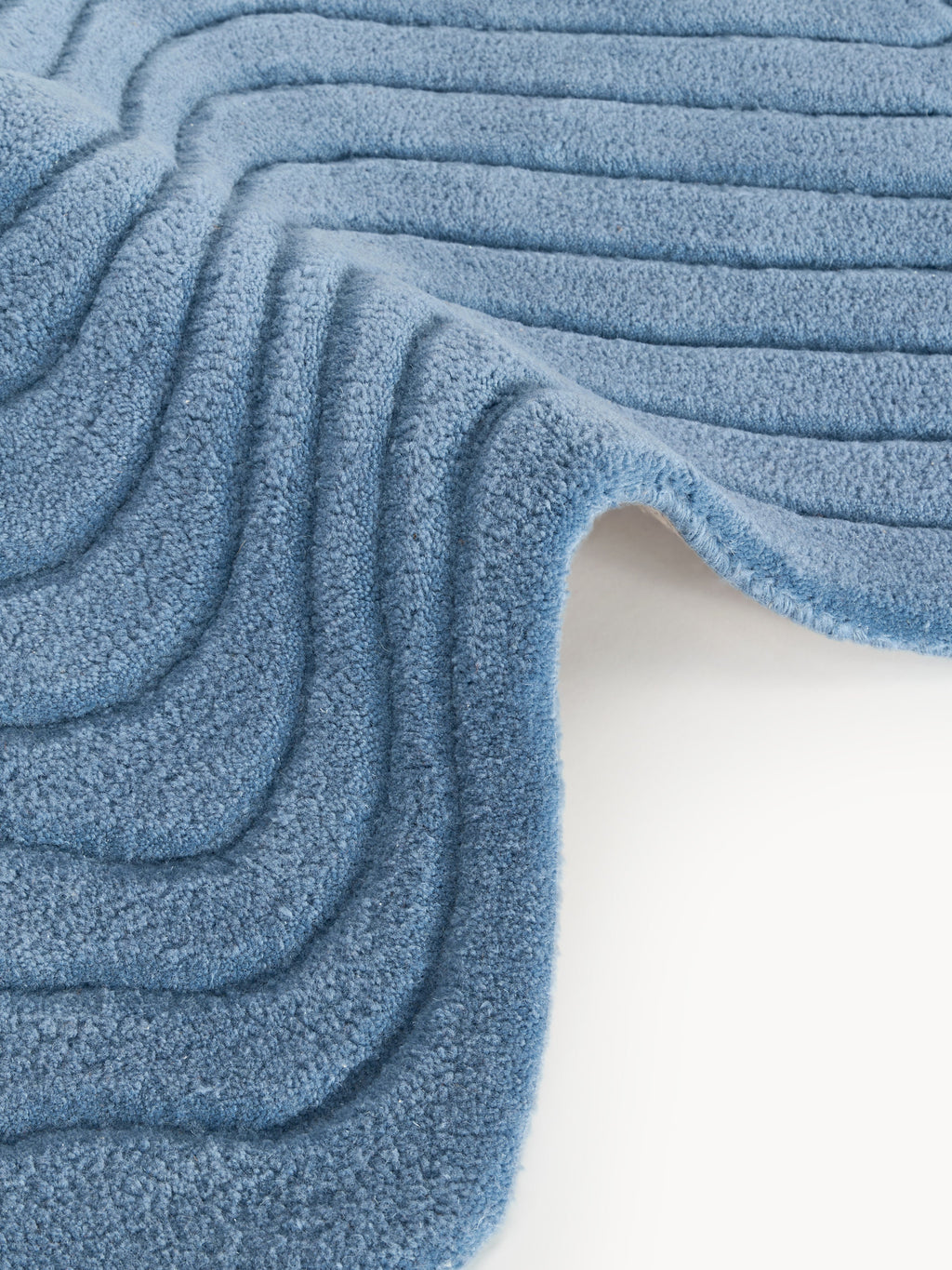Aliza Organic-Shaped Hand-Tufted Wool Rug