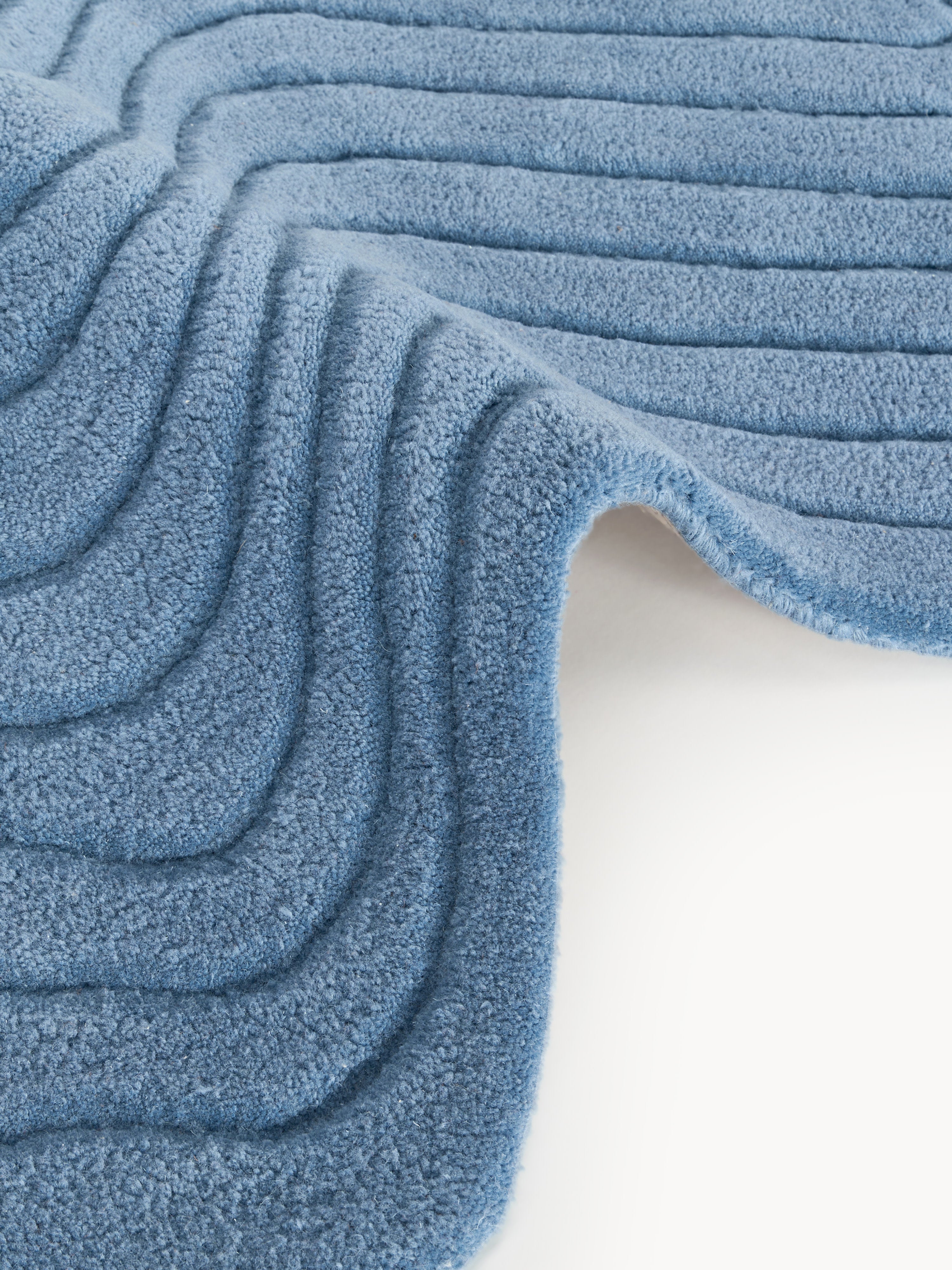 Aliza Organic-Shaped Hand-Tufted Wool Rug