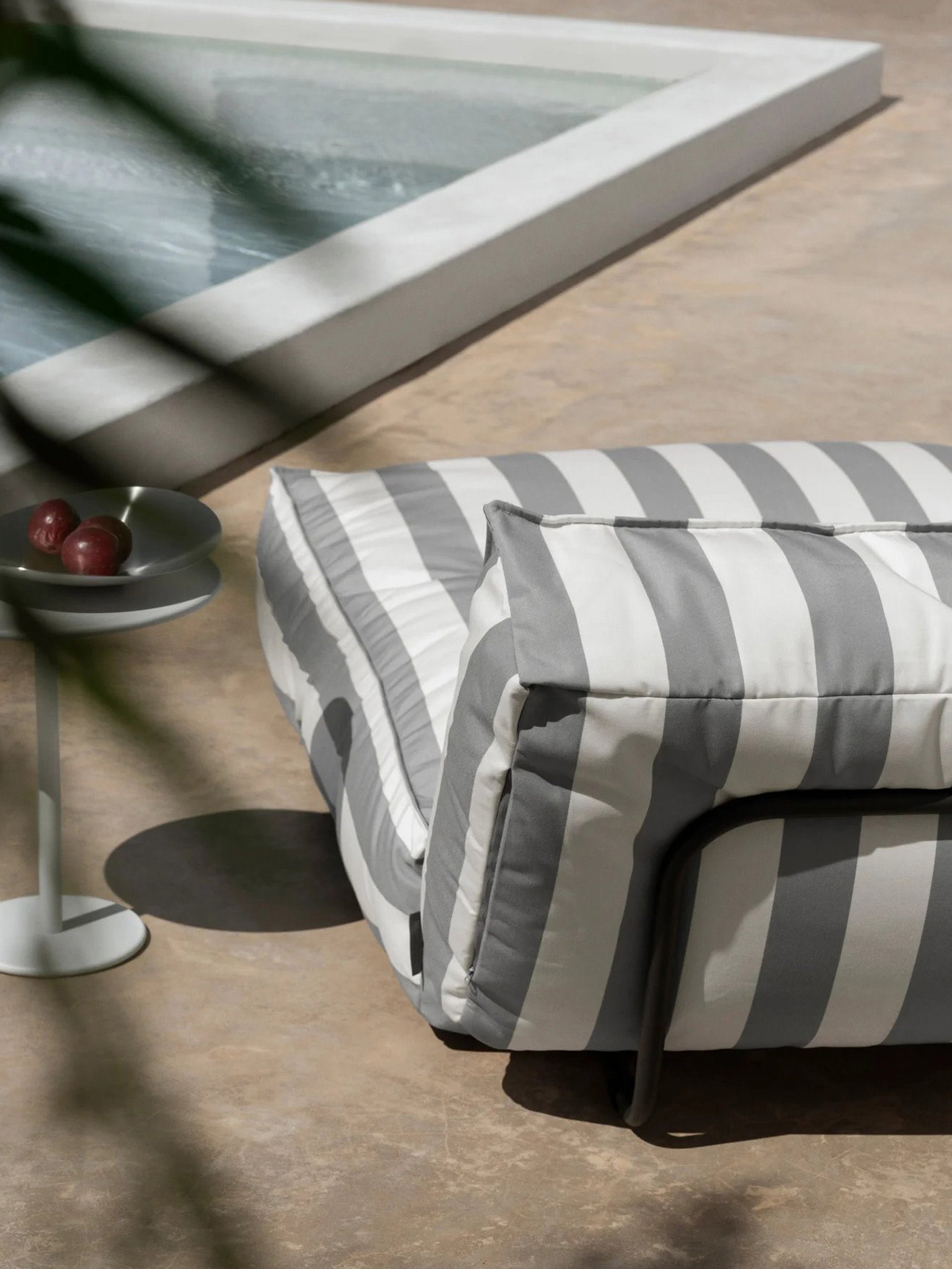 Stay Garden Daybed